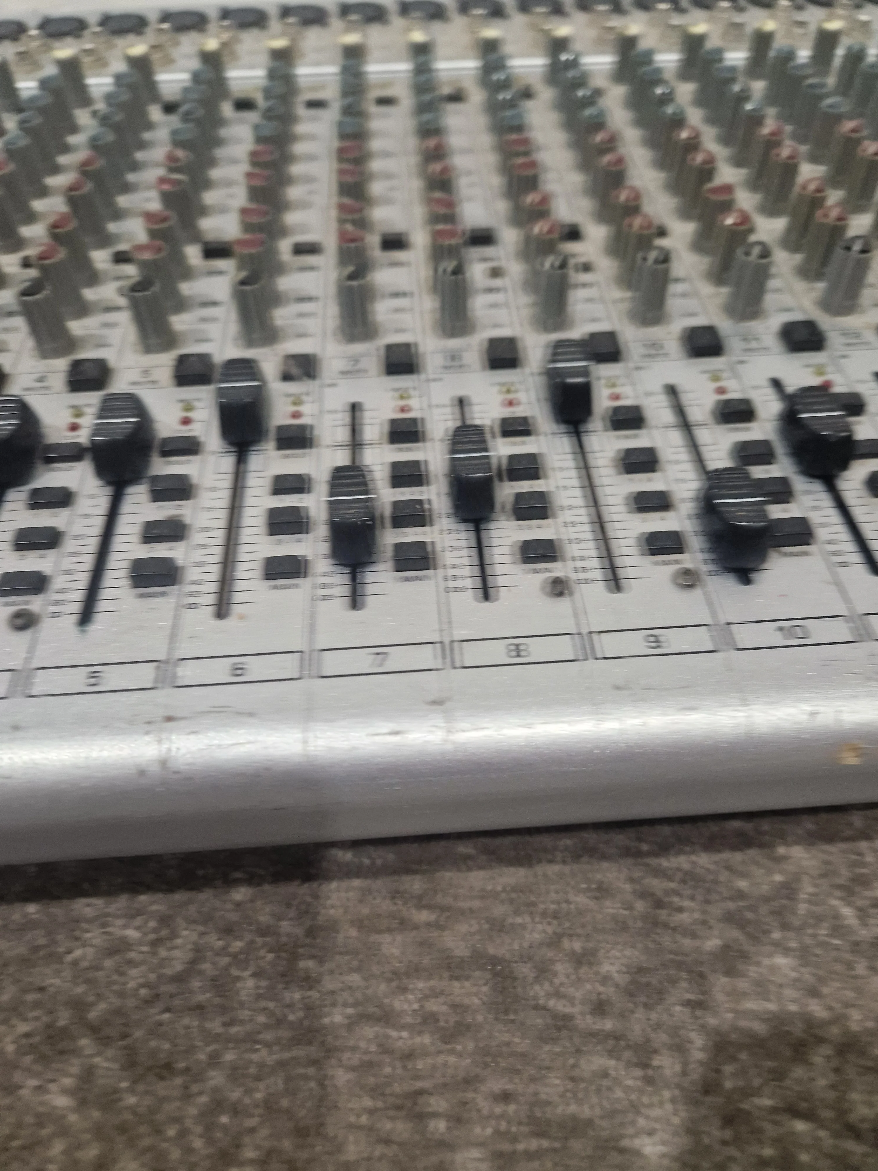 Behringer Eurodesk Sl3242fx-Pro Mixer - Multi-Effects Engine - Very Good w/ Power Cable - Image 5