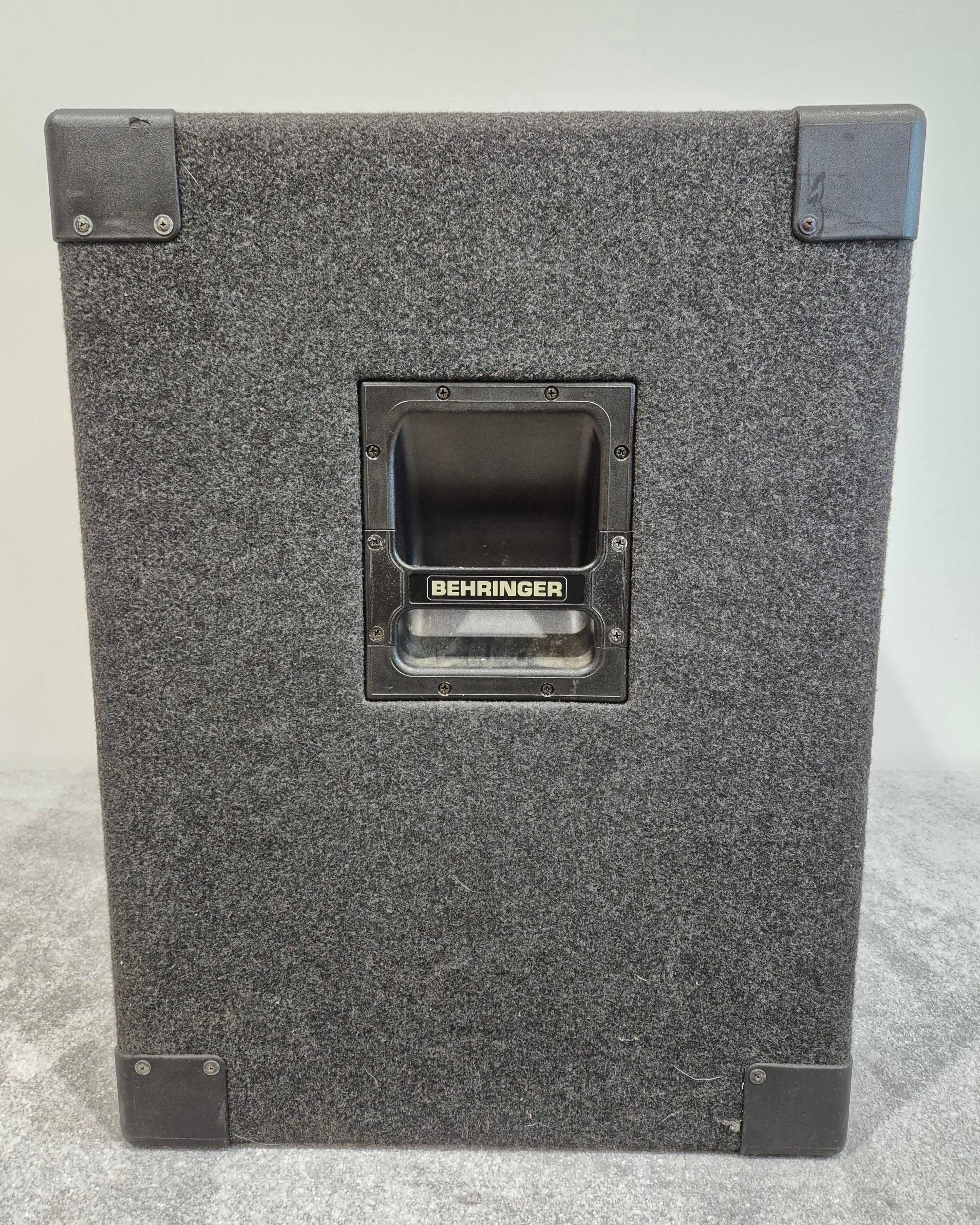 Behringer EUROLIVE B1800 - Black - 18" 1600 Watts - Image 5