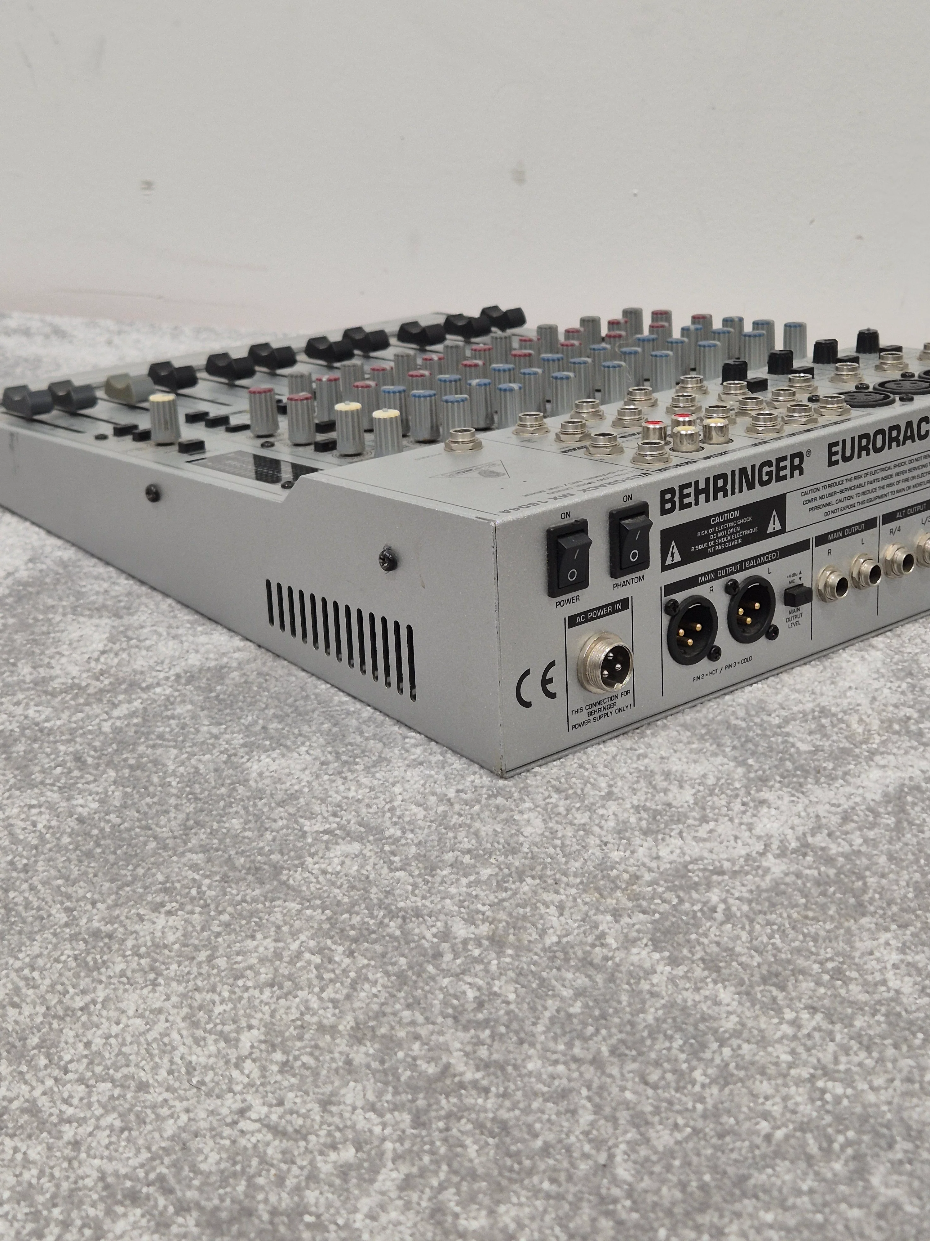 Behringer Eurorack MX1604A - 16-Channel Mixer - Excellent - Image 13