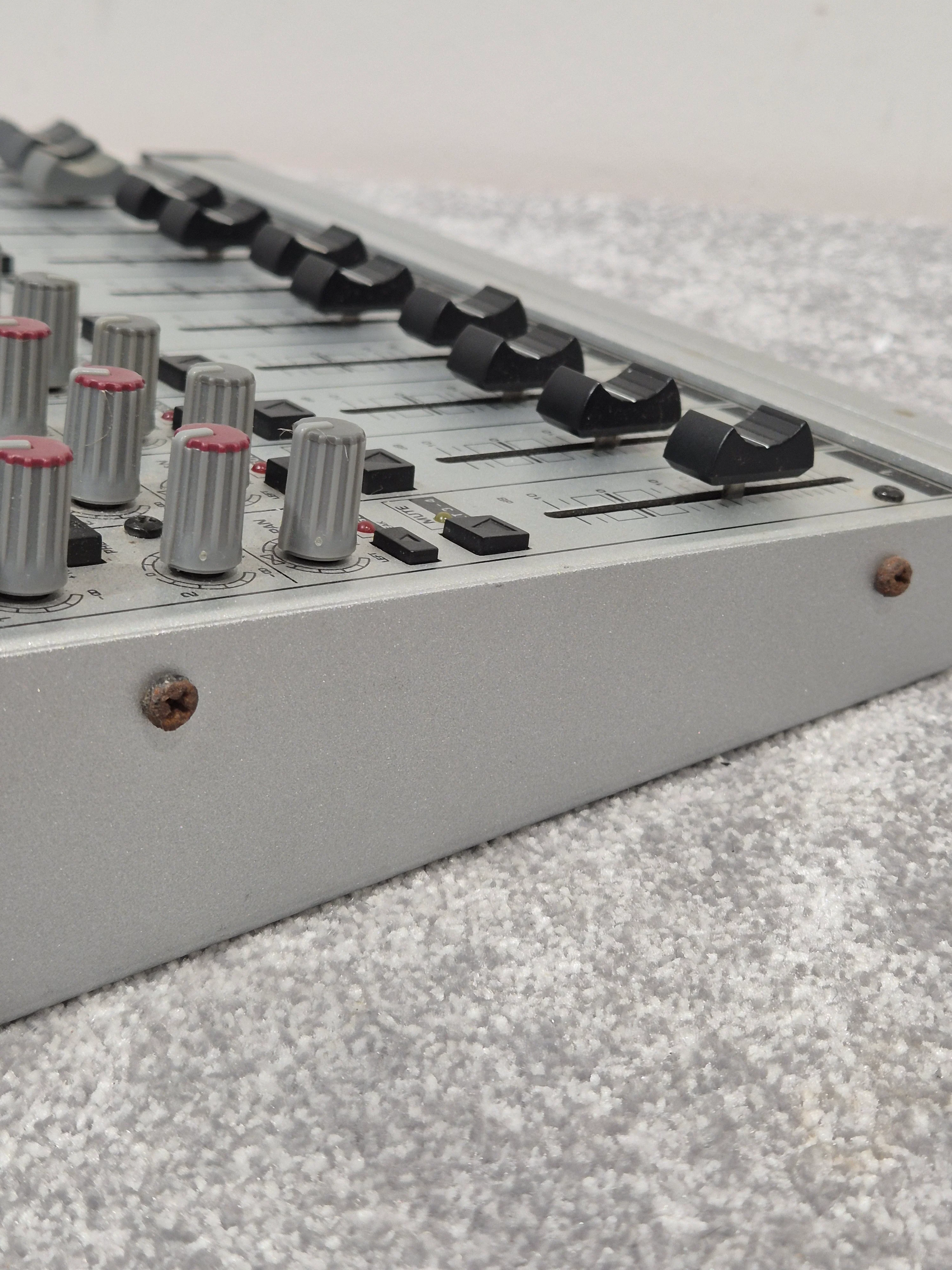 Behringer Eurorack MX1604A - 16-Channel Mixer - Excellent - Image 9