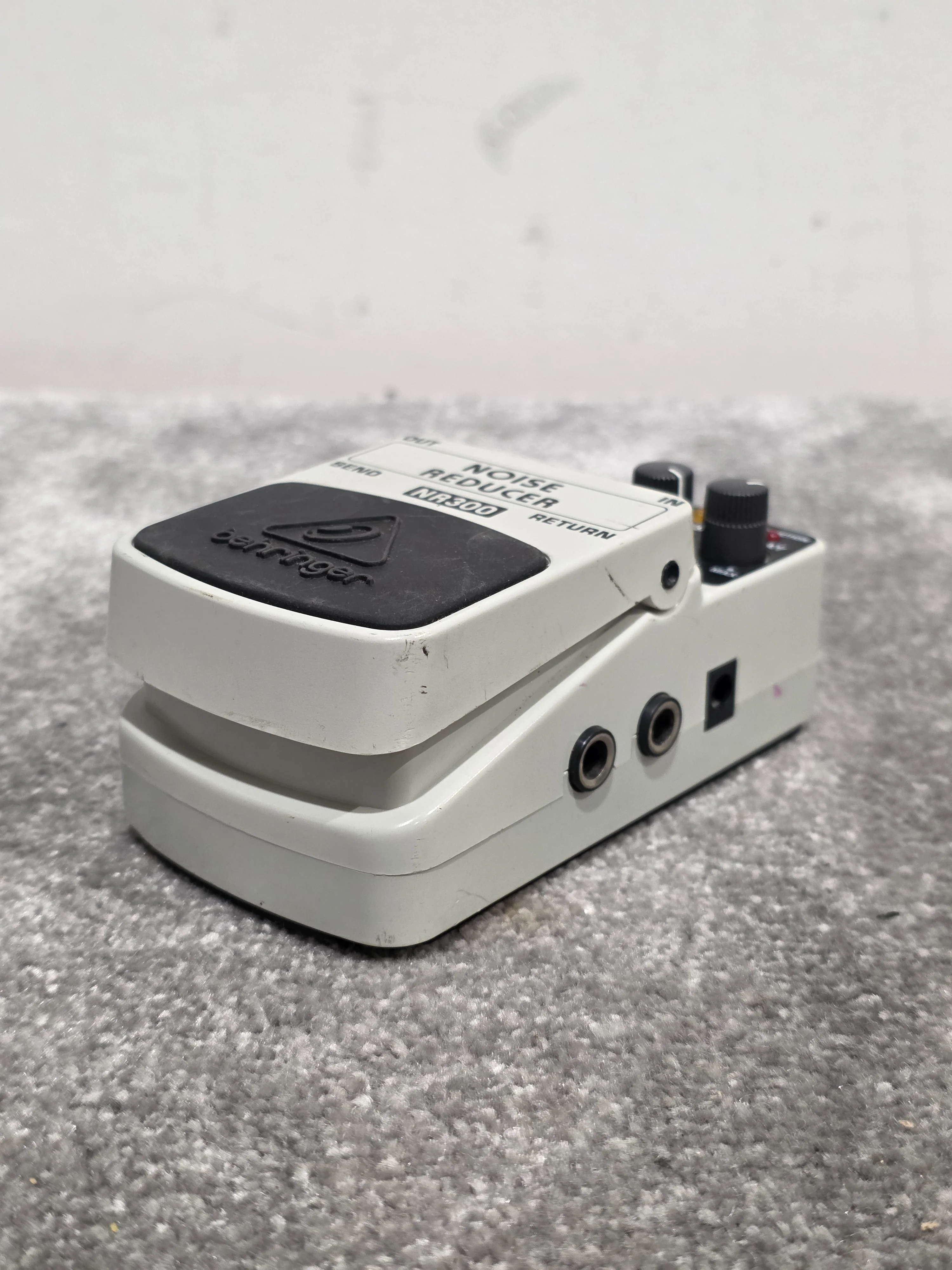 Behringer NR300 - Noise Reducer Effects Pedal - Good - Image 2