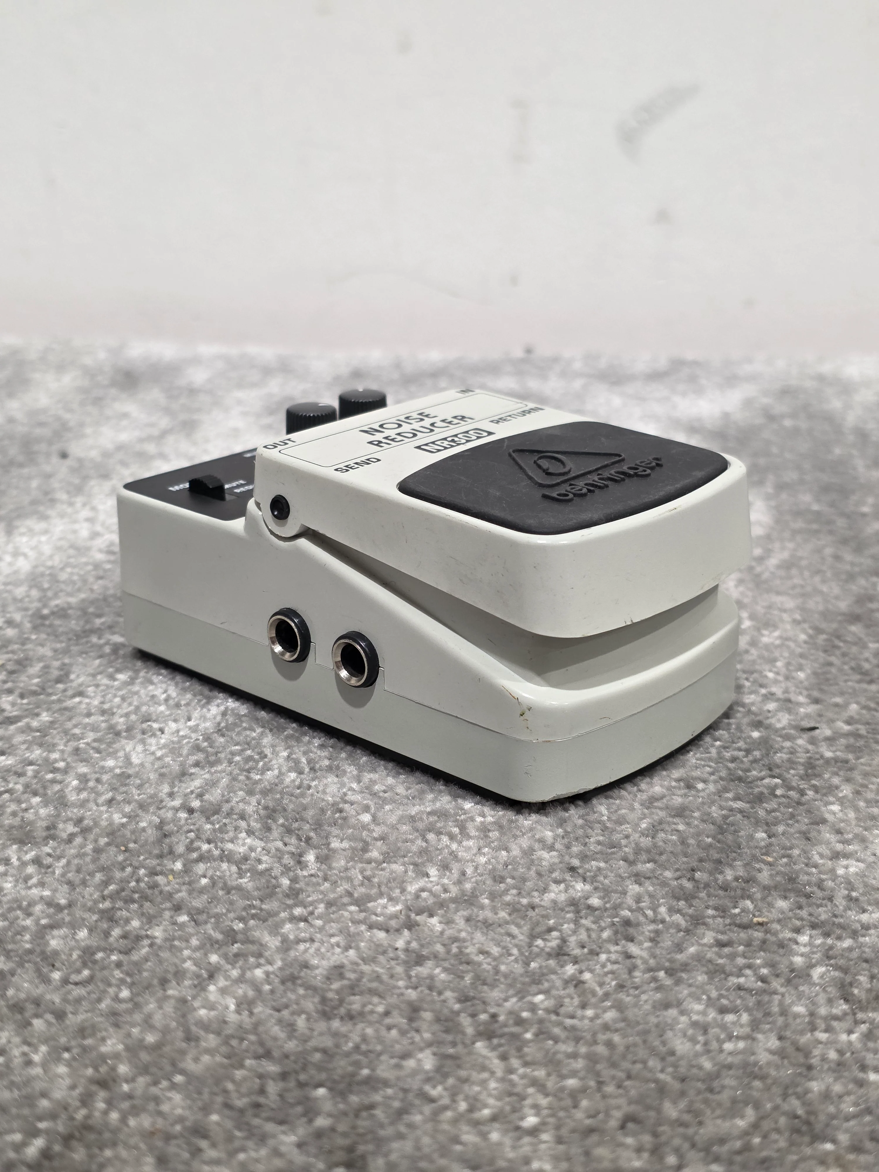 Behringer NR300 - Noise Reducer Effects Pedal - Good - Image 5