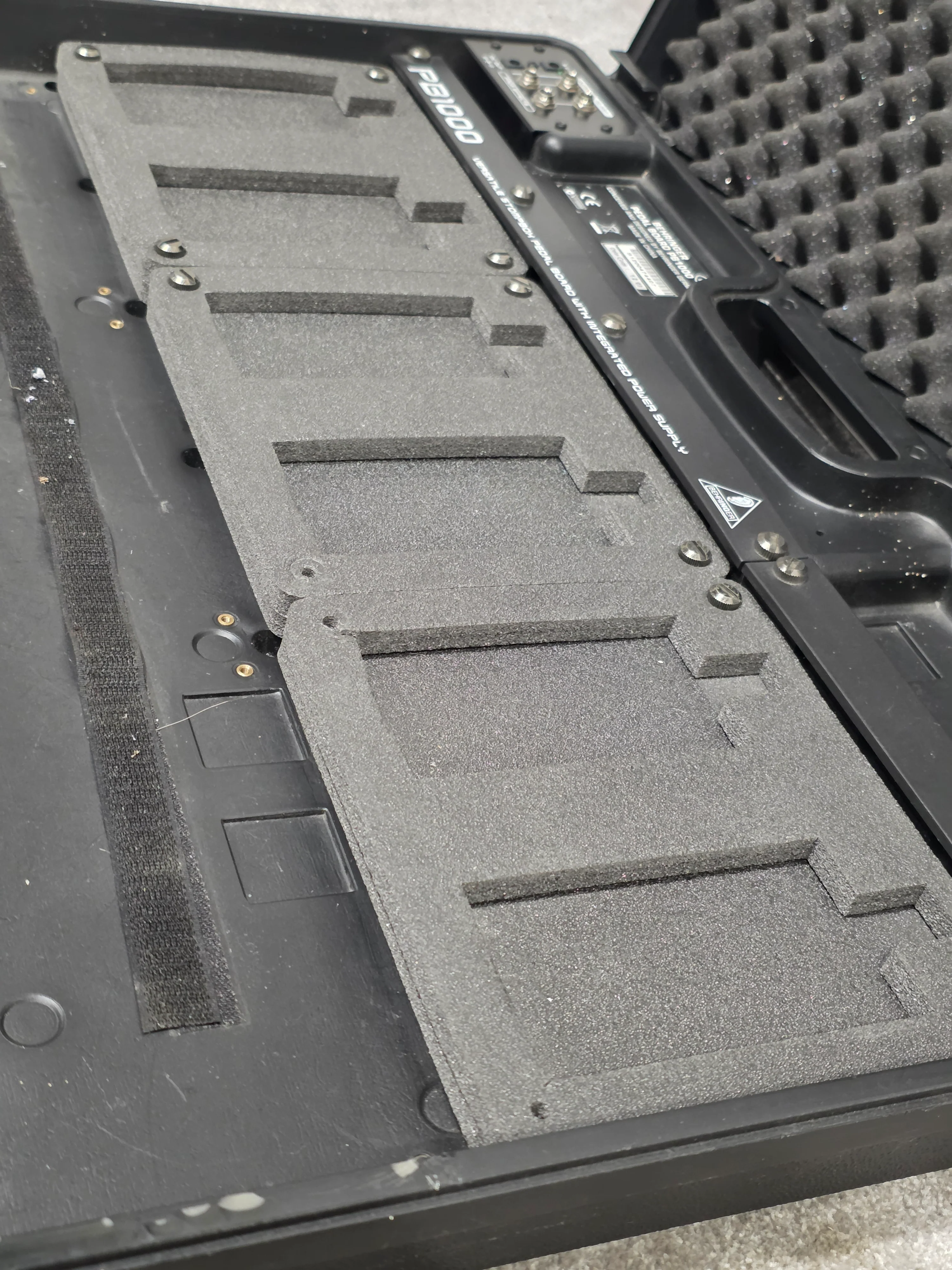 Behringer PB1000 - Pedalboard Case - Black - Fair - Image 6