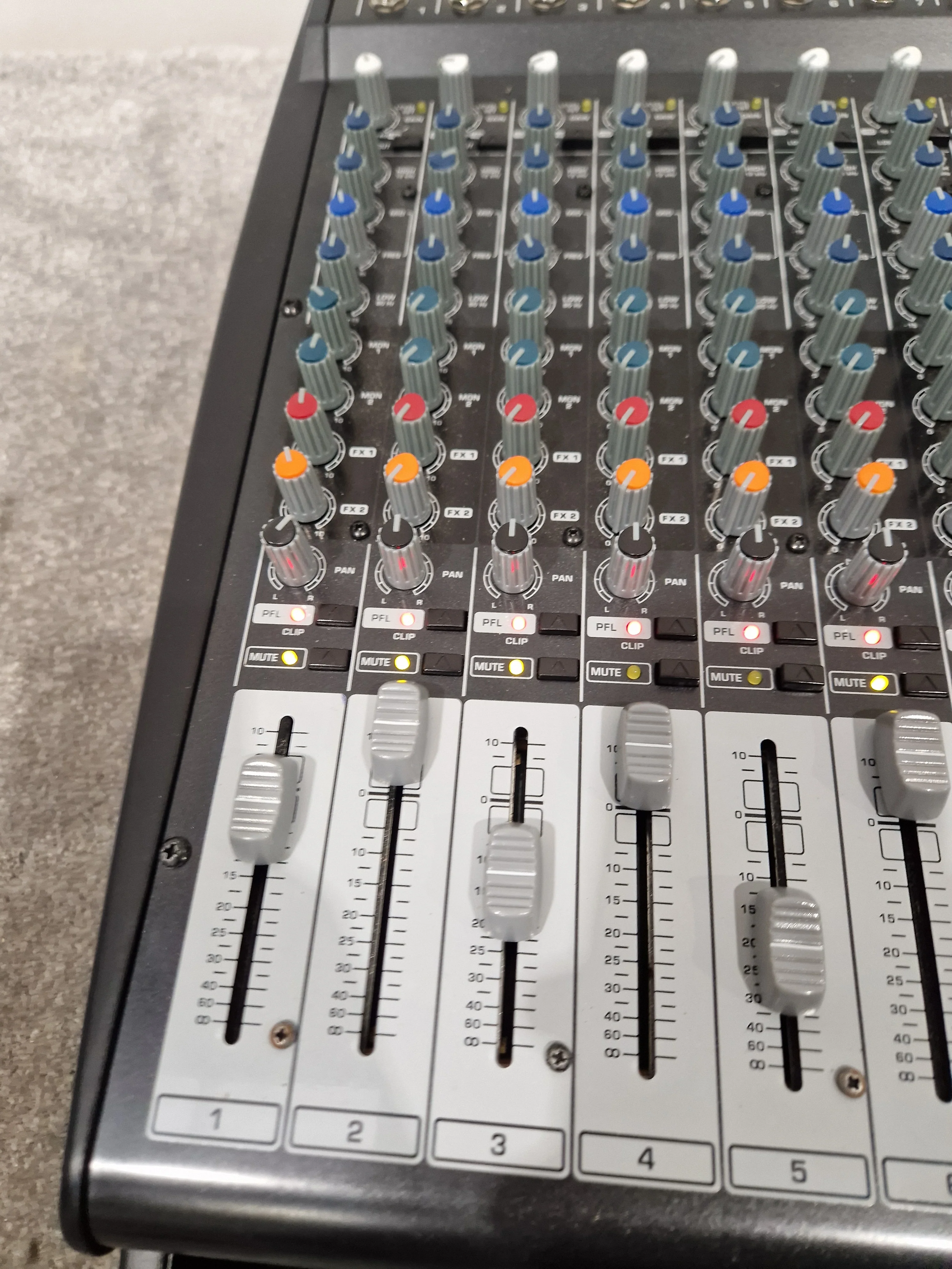 Behringer PMP6000 - 1600W Powered Mixer - Excellent w/ Power Supply - Image 9