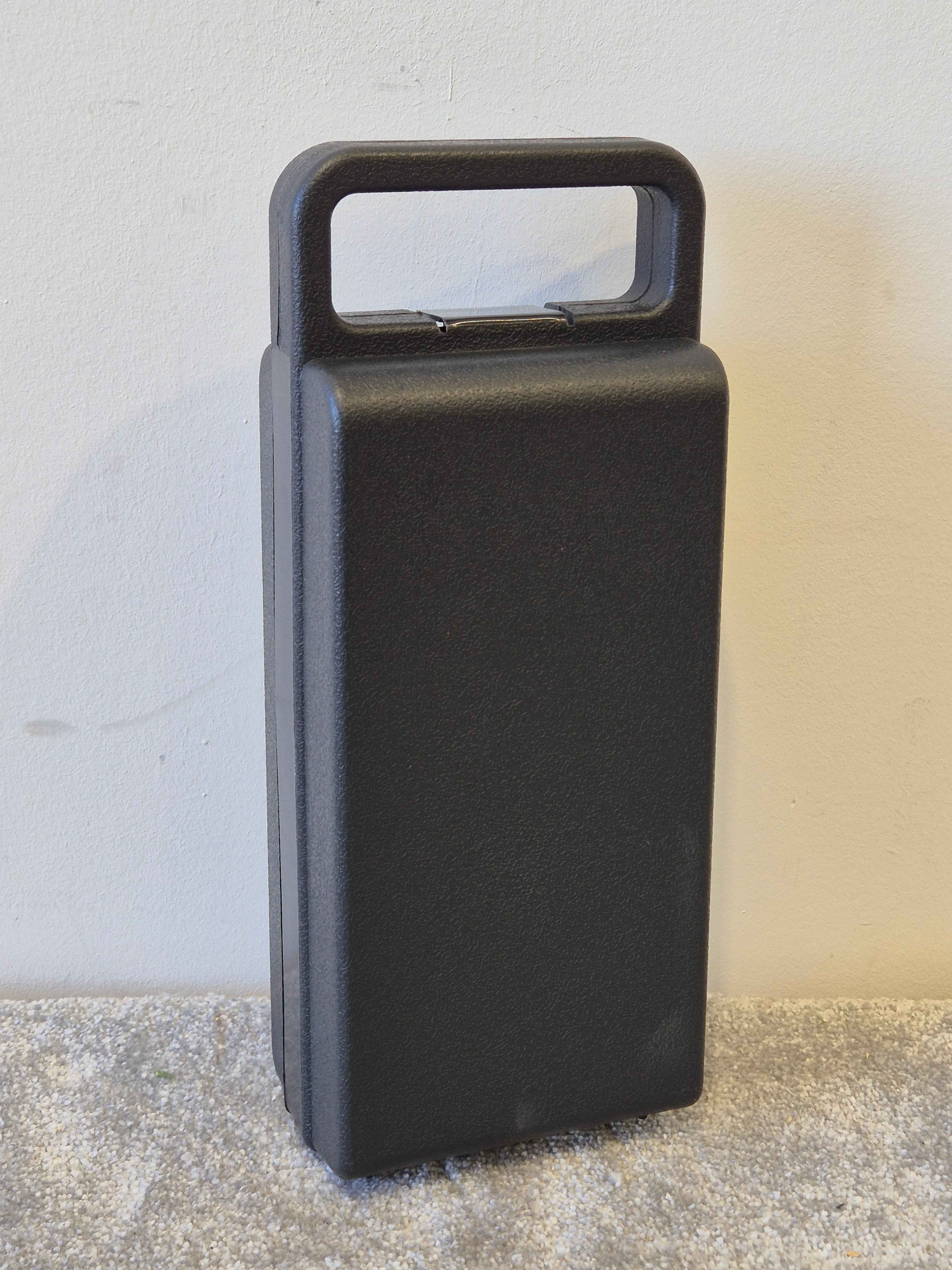 Behringer SL 84C - Dynamic Cardioid Microphone w/ Hard Case - Image 6