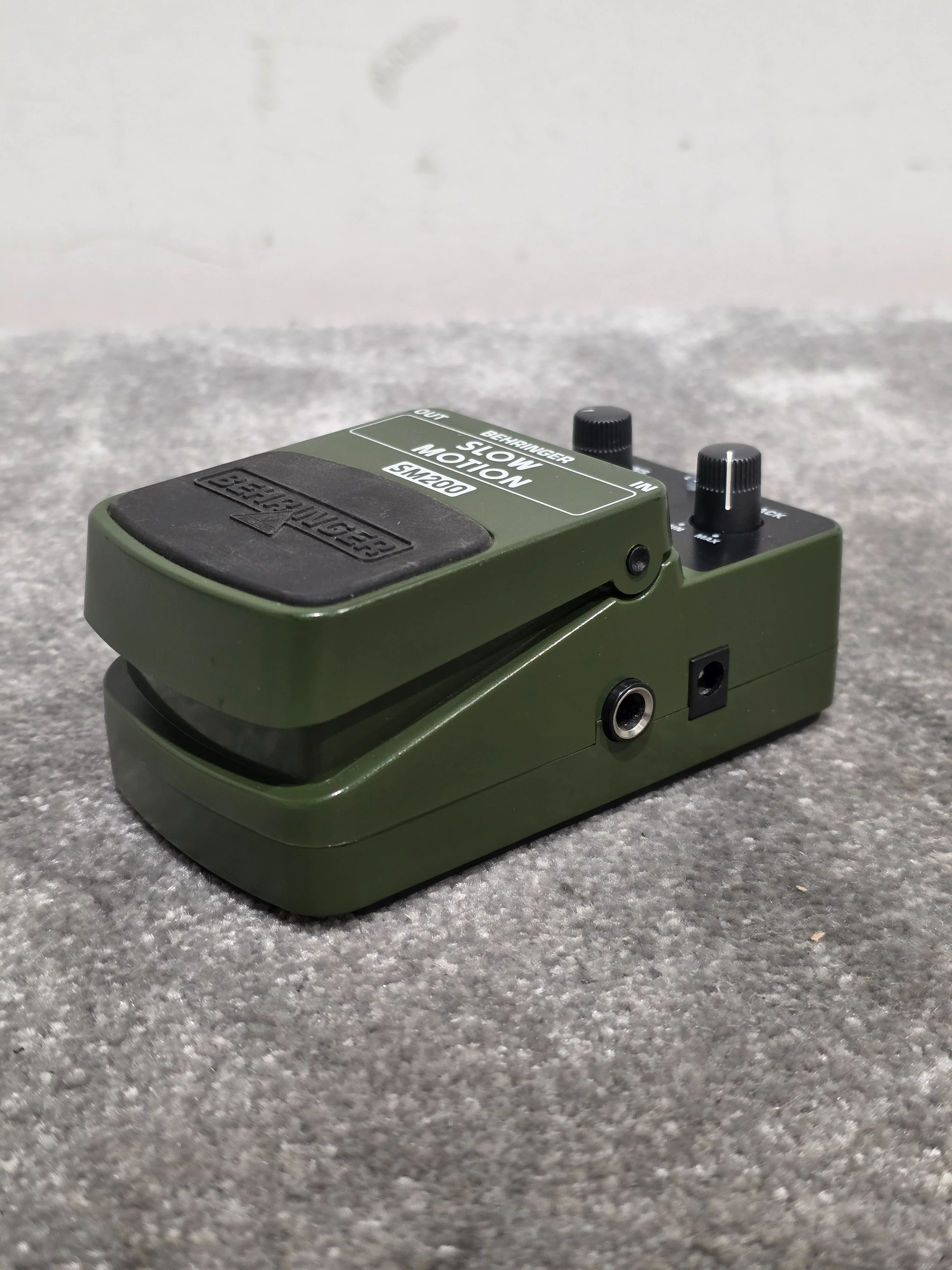 Behringer SM200 Slow Motion - Guitar Effects Pedal - Green - Good - Image 2