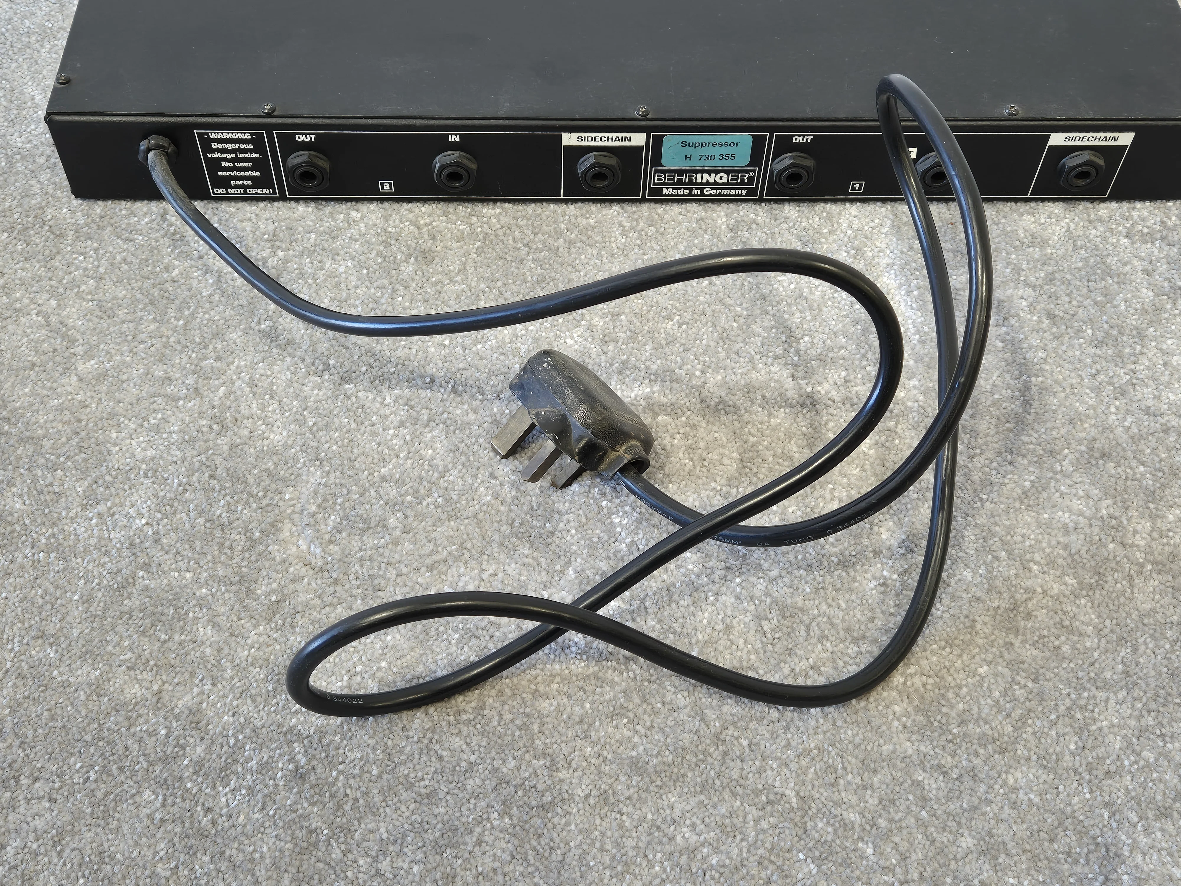 Behringer Suppressor Model DE 102 - De-Esser and Feedback Processor - Image 10