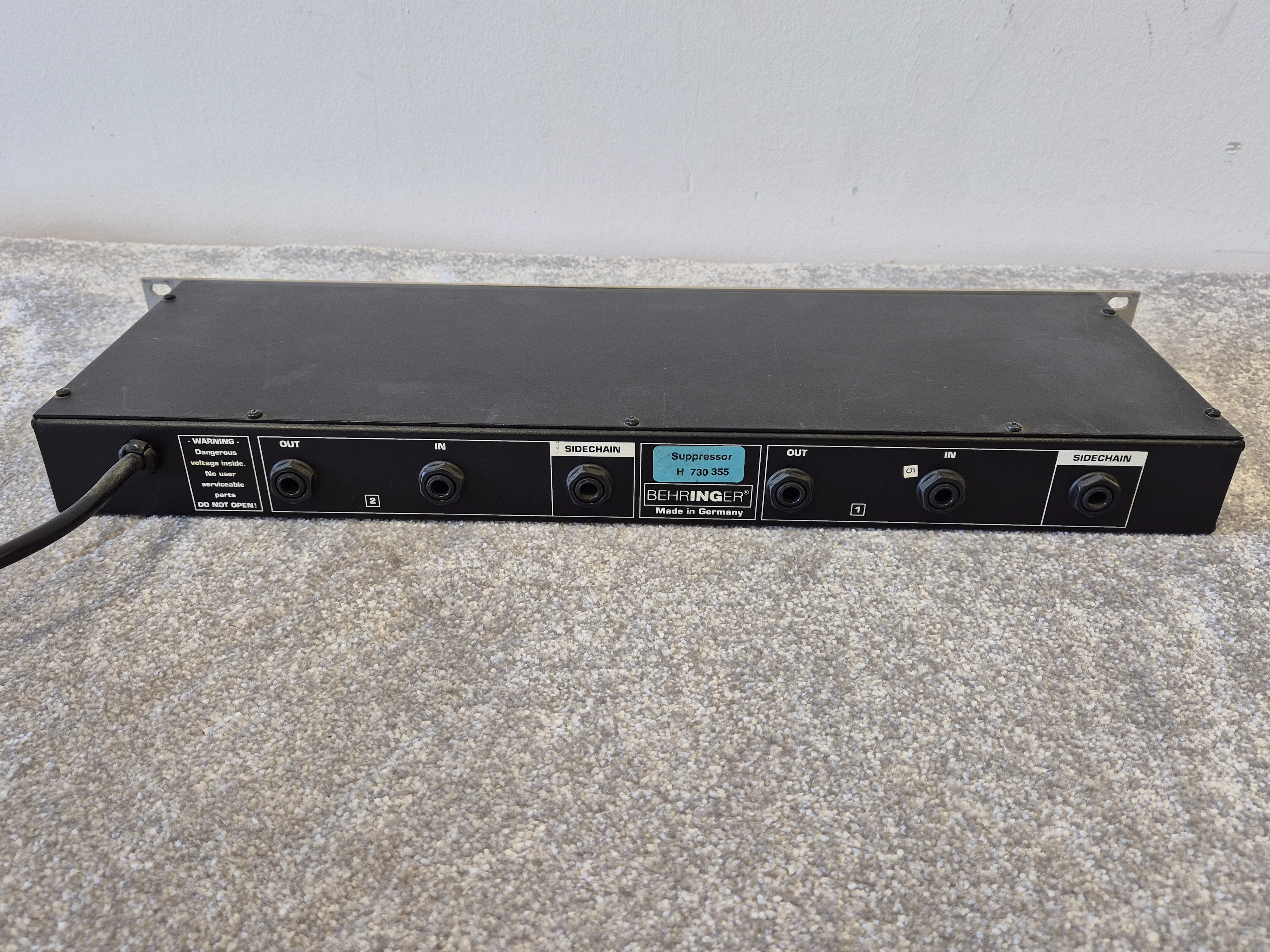 Behringer Suppressor Model DE 102 - De-Esser and Feedback Processor - Image 5