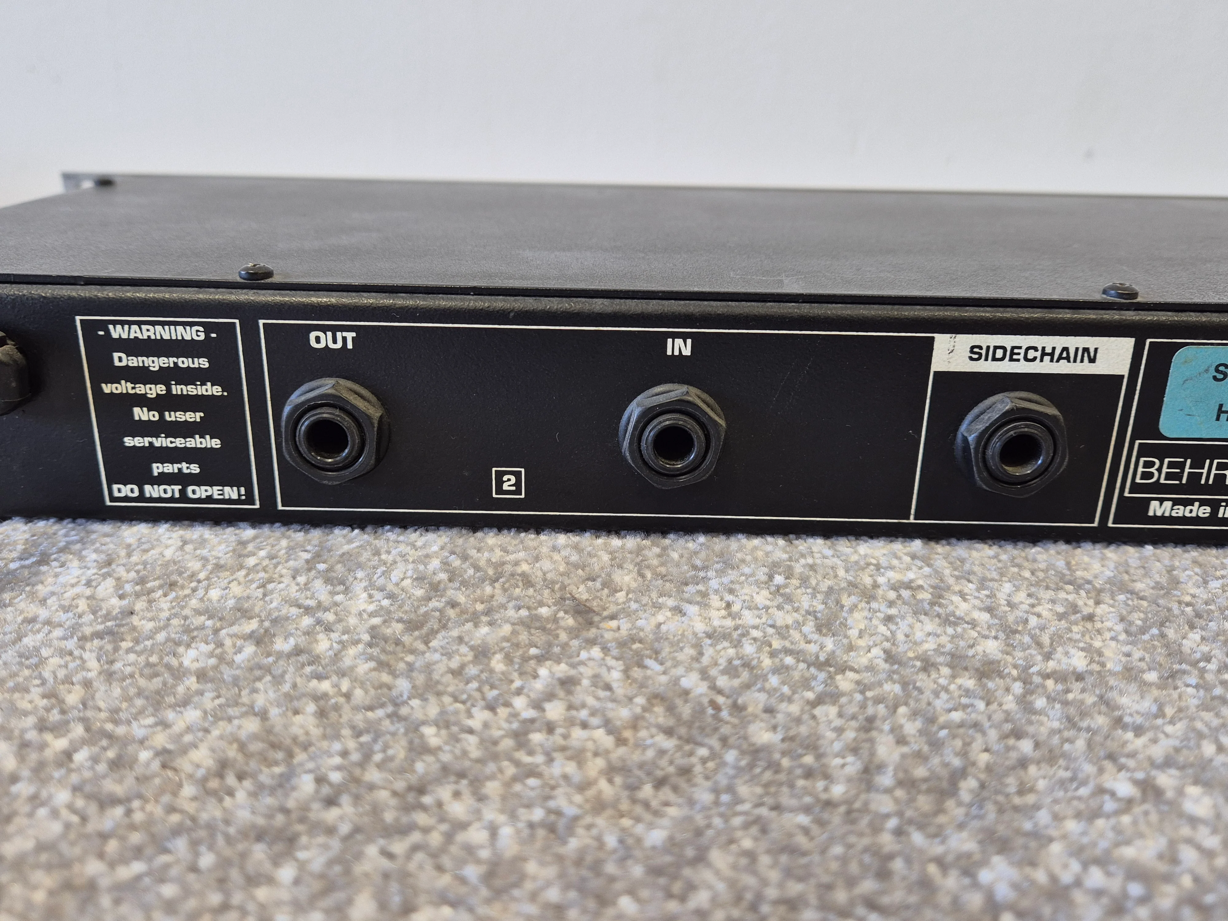 Behringer Suppressor Model DE 102 - De-Esser and Feedback Processor - Image 6