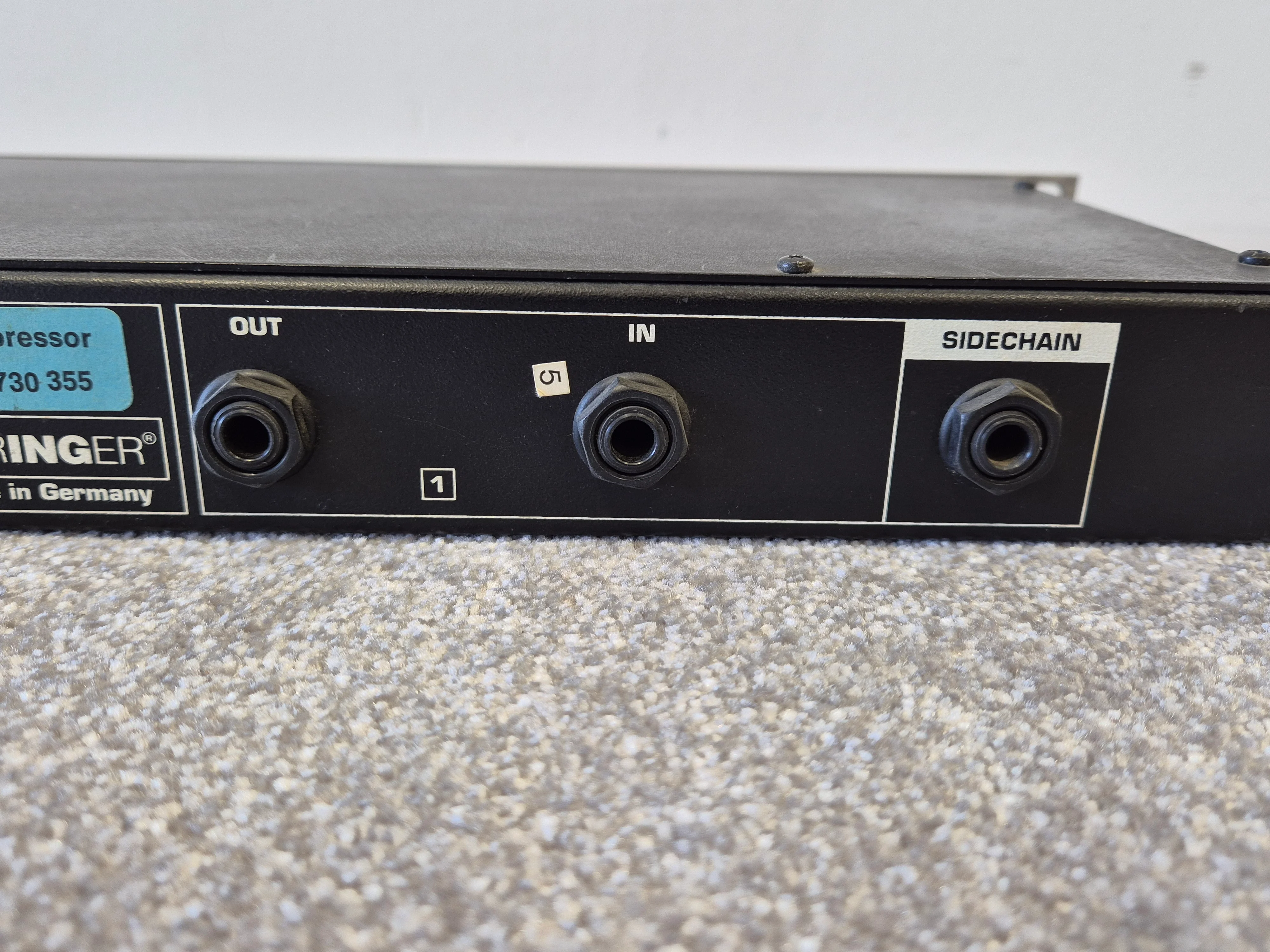Behringer Suppressor Model DE 102 - De-Esser and Feedback Processor - Image 7