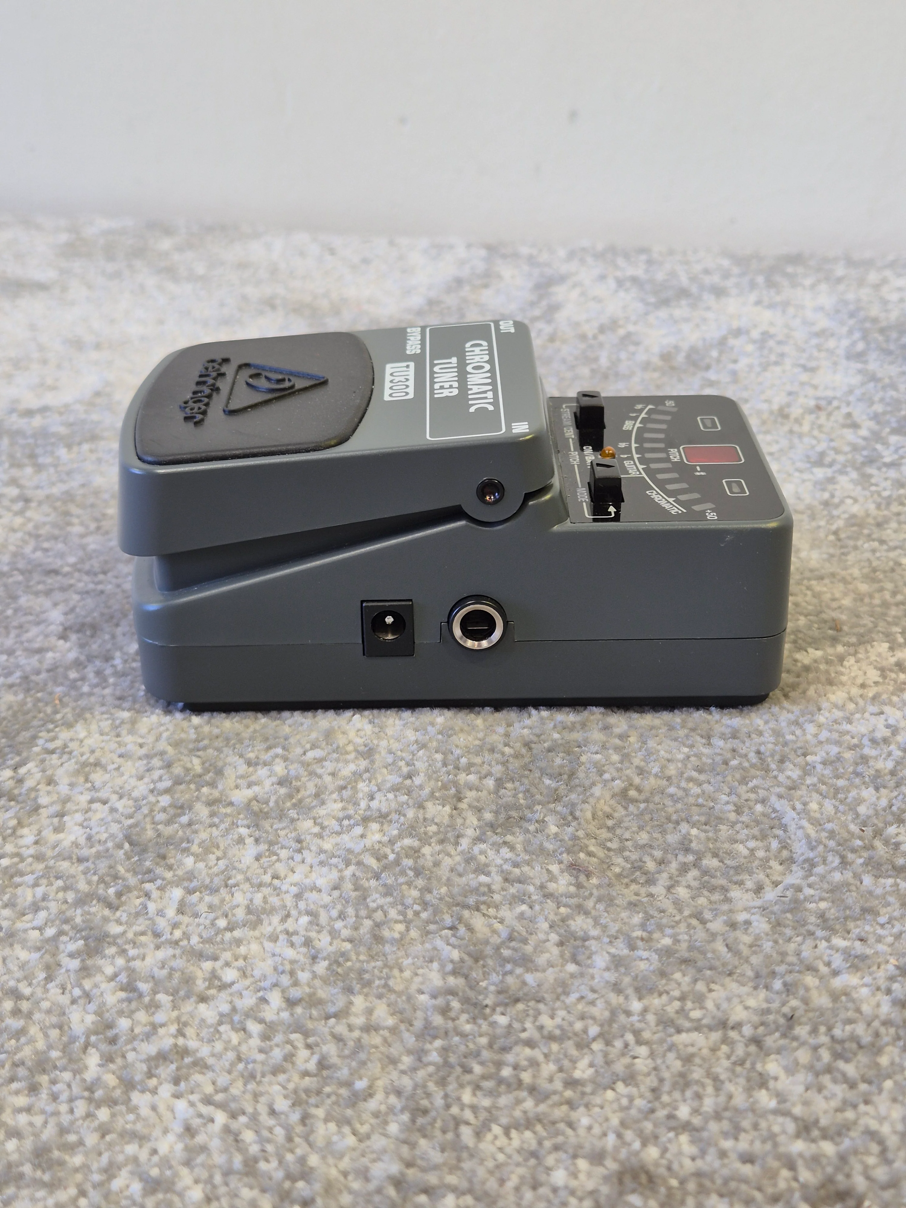 Behringer TU300 Chromatic Tuning Pedal - Excellent - Image 3