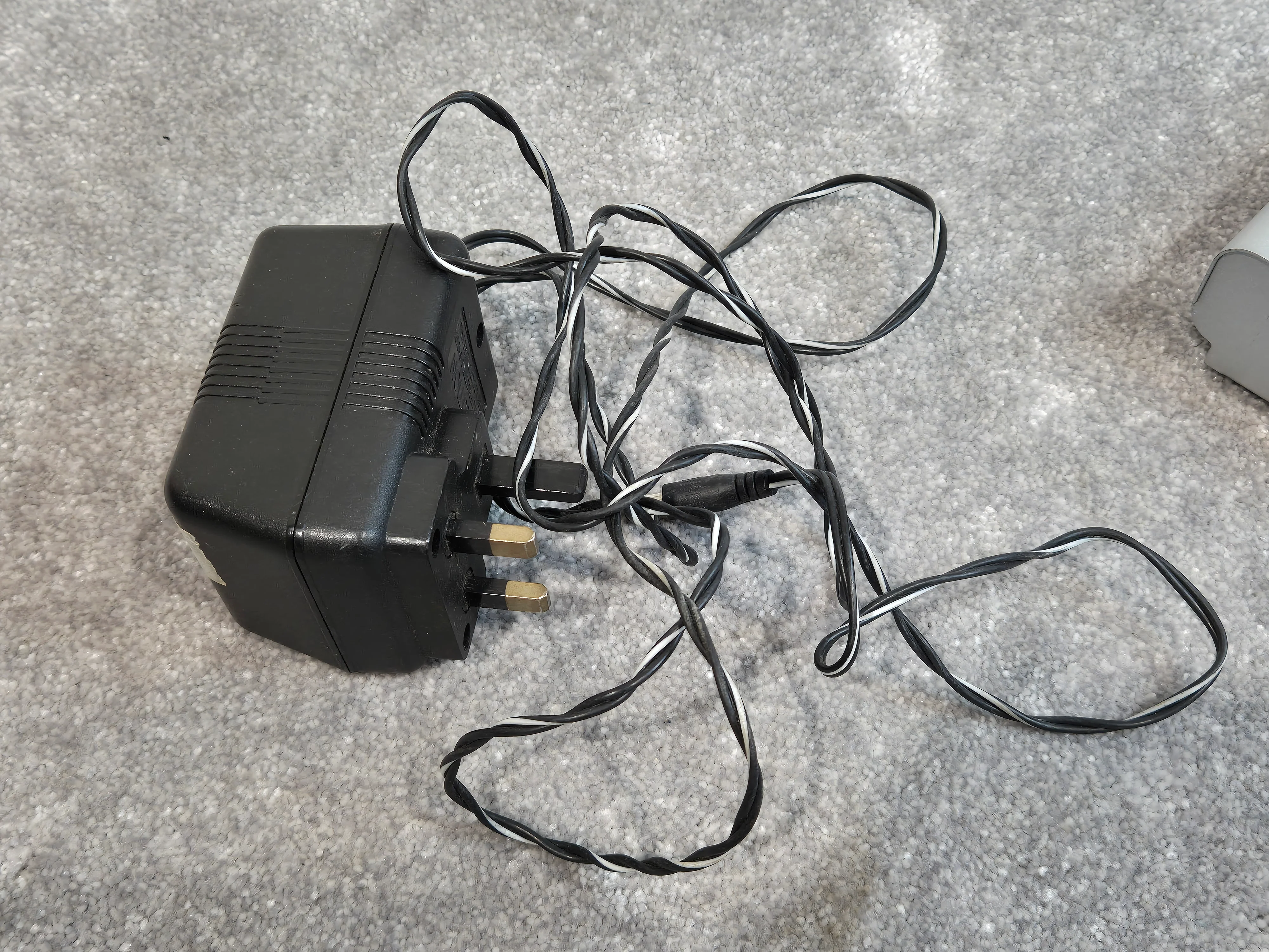 Behringer Tube Ultragain MIC100 - Tube Preamplifier with Limiter - Image 8