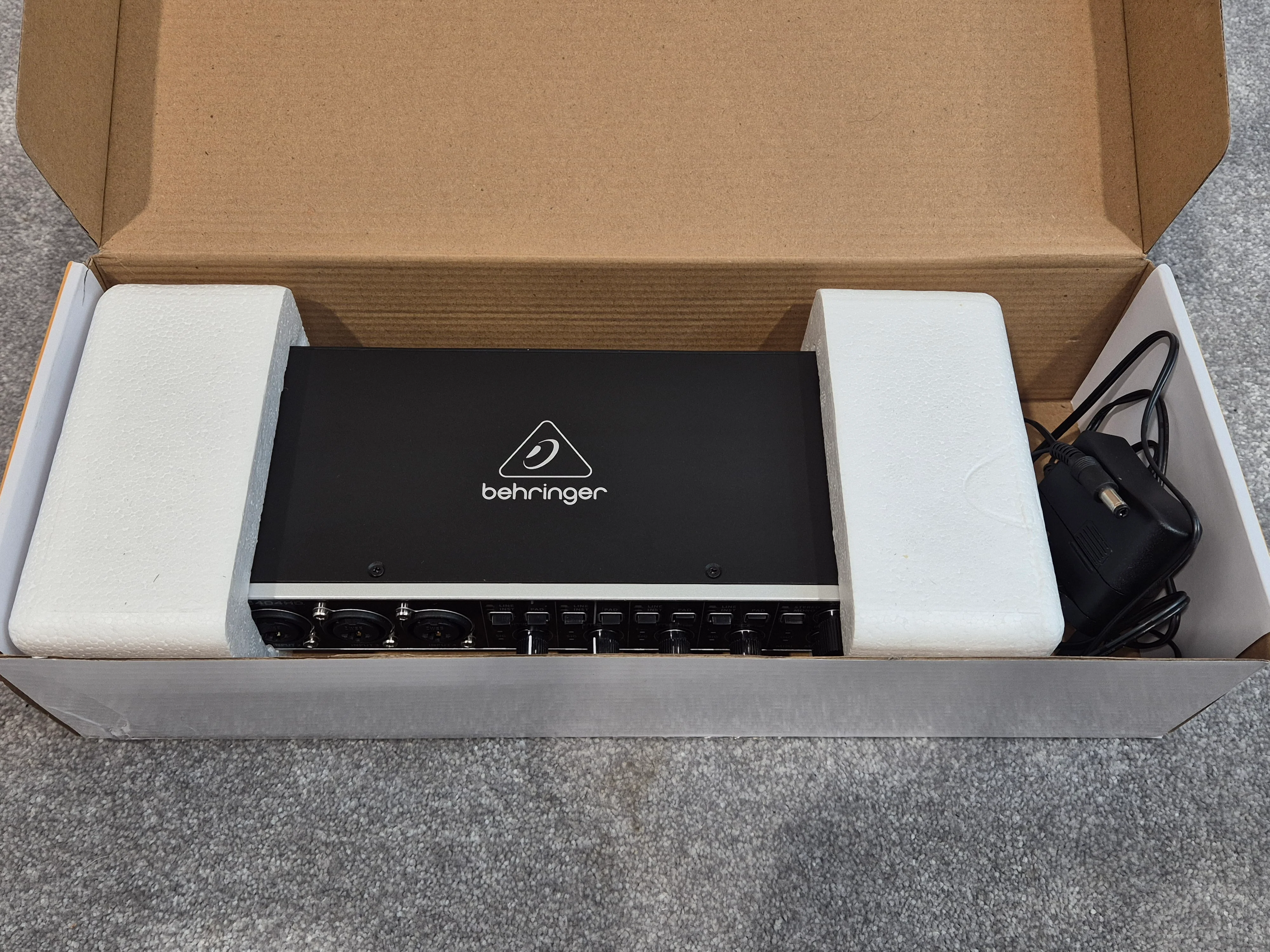 Behringer U-PHORIA UMC404HD - Audio Interface - Image 11