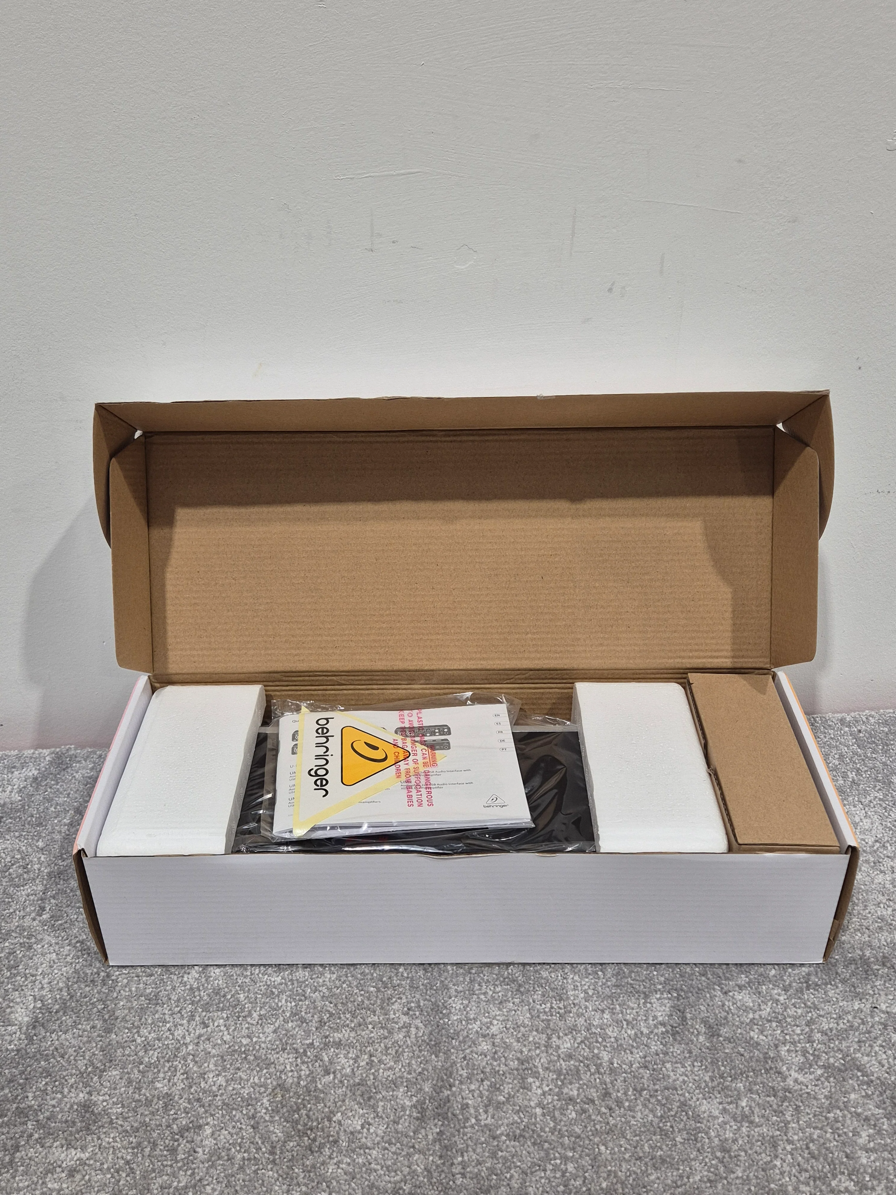 Behringer U-PHORIA UMC404HD - Versatile Audio Interface (New) - Image 5