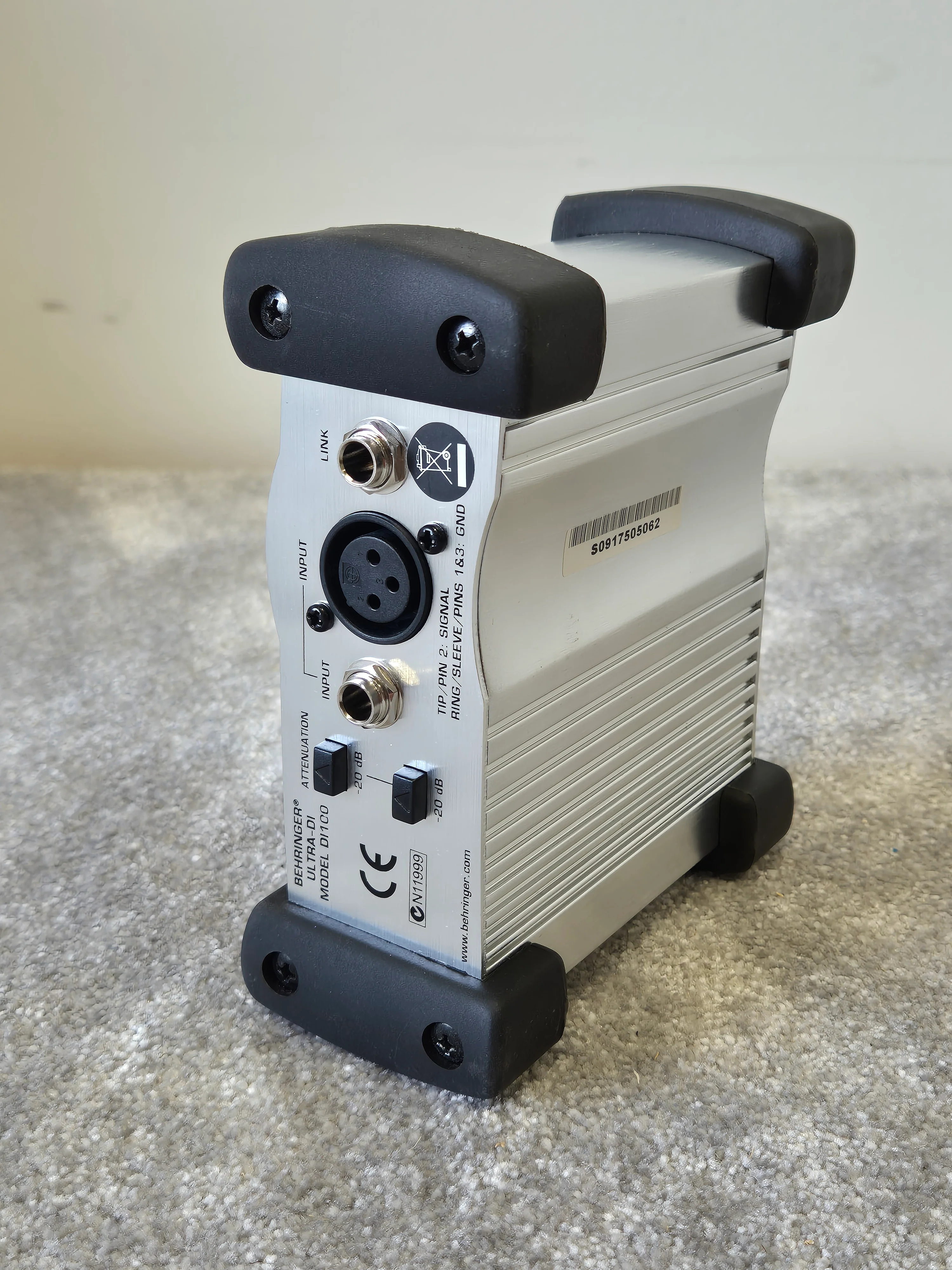 Behringer ULTRA-DI DI100 - Battery/Phantom Powered DI Box - Image 3