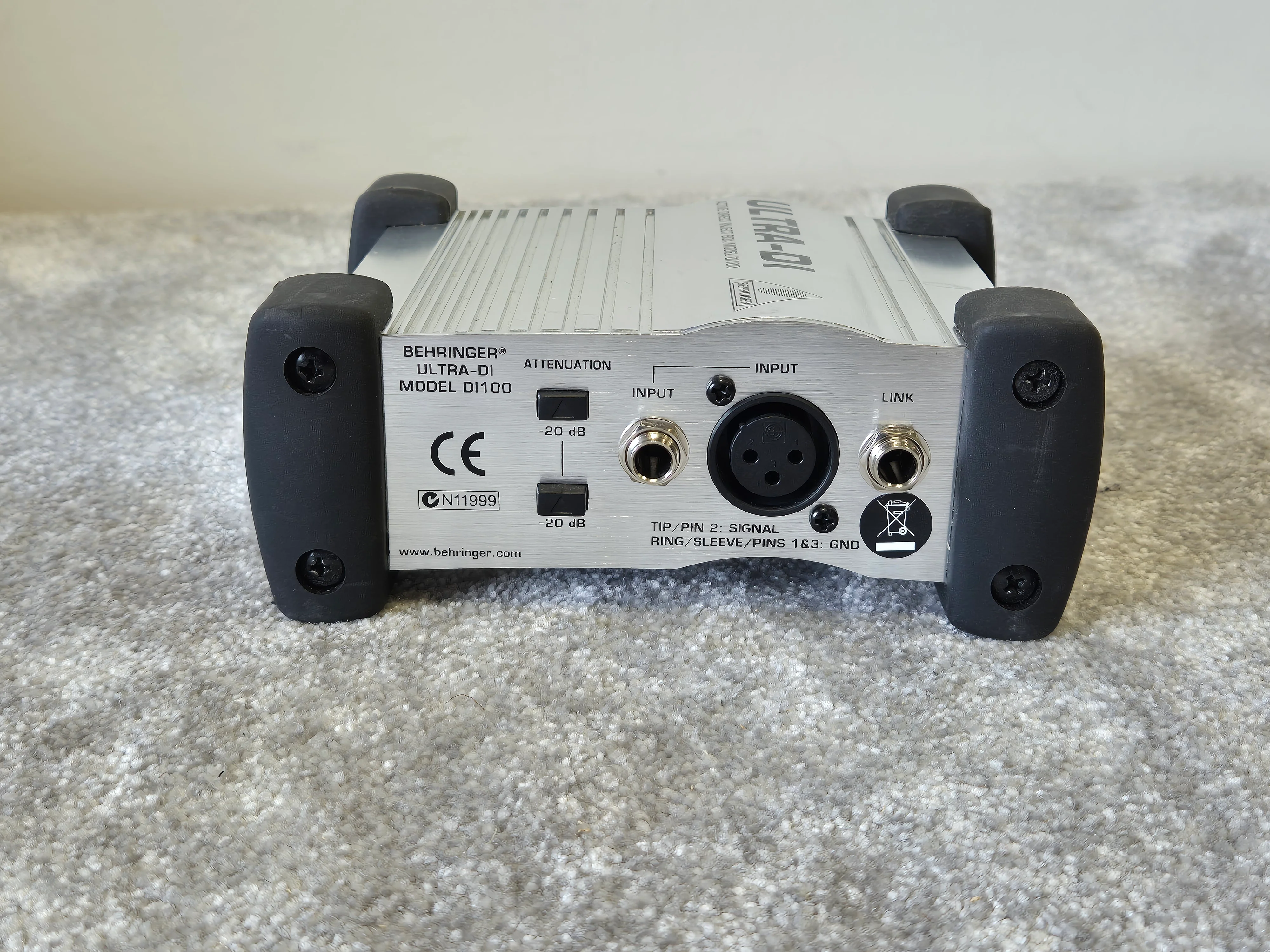 Behringer ULTRA-DI DI100 - Battery/Phantom Powered DI Box - Image 8
