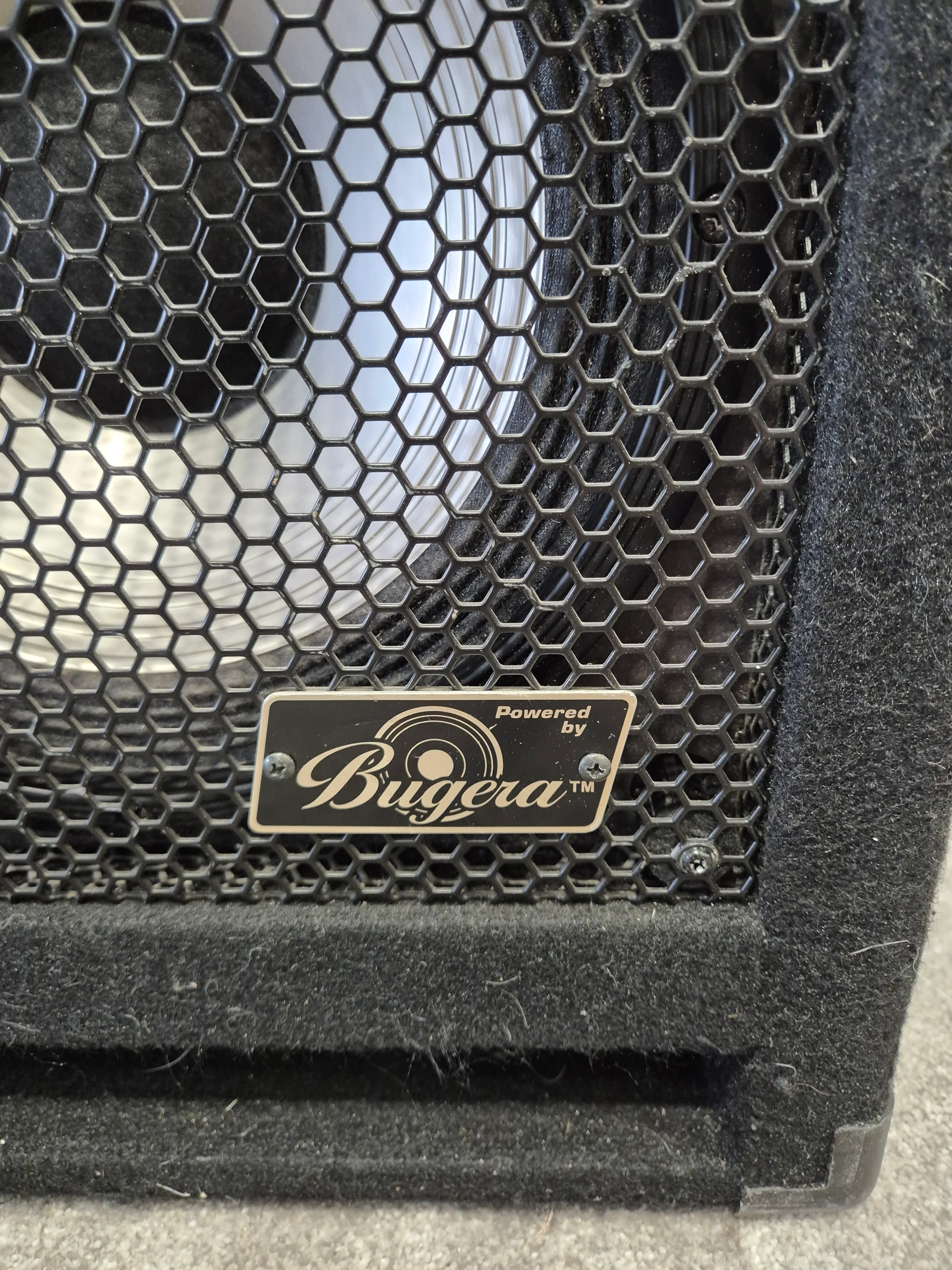 Behringer Ultrabass BA410 1000W Speaker Cabinet - High-Power, 4x10" Speakers - Excellentt - Image 3