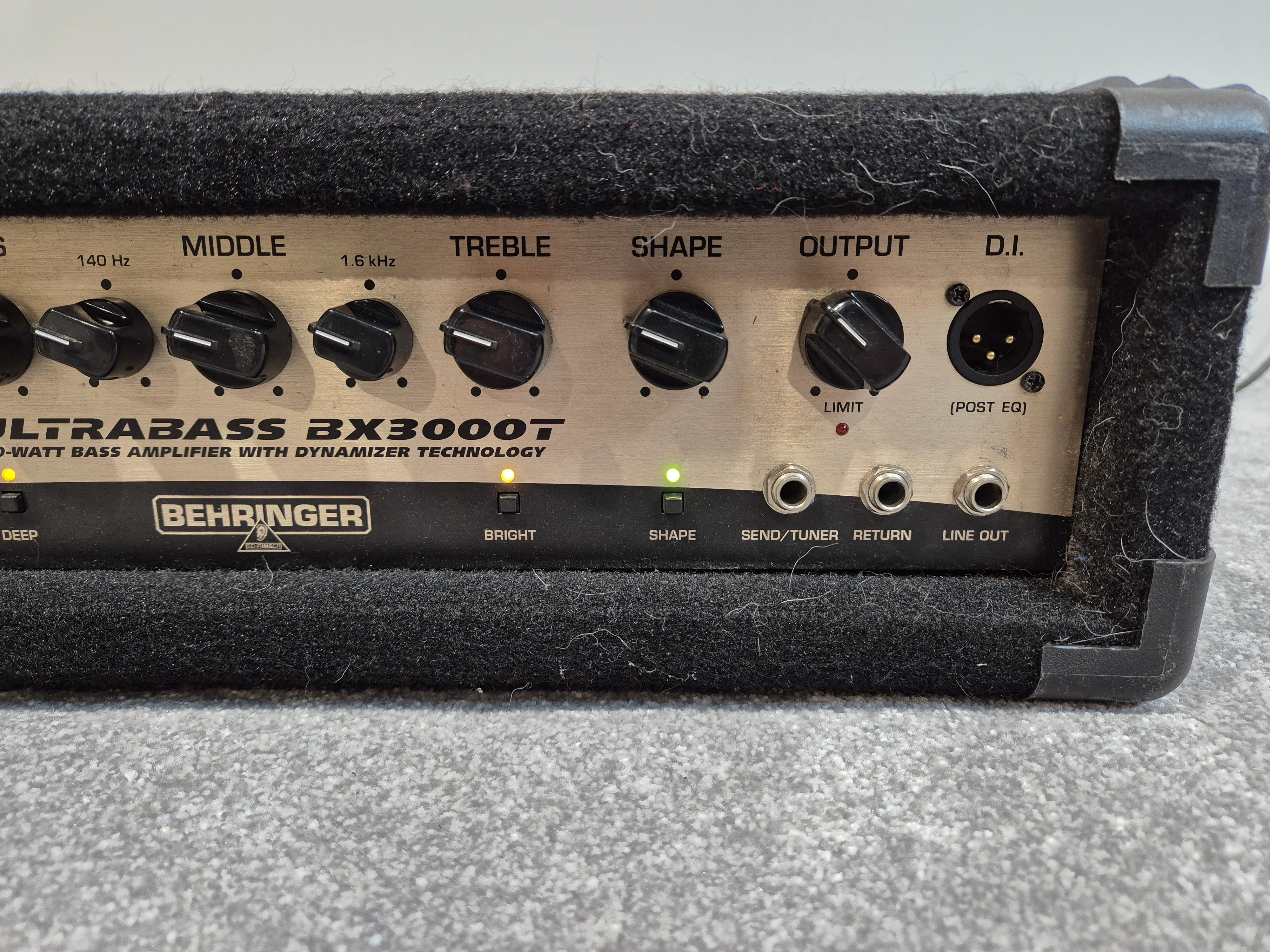 Behringer Ultrabass BX3000T - 300 Watt Bass Amplifier - Image 2