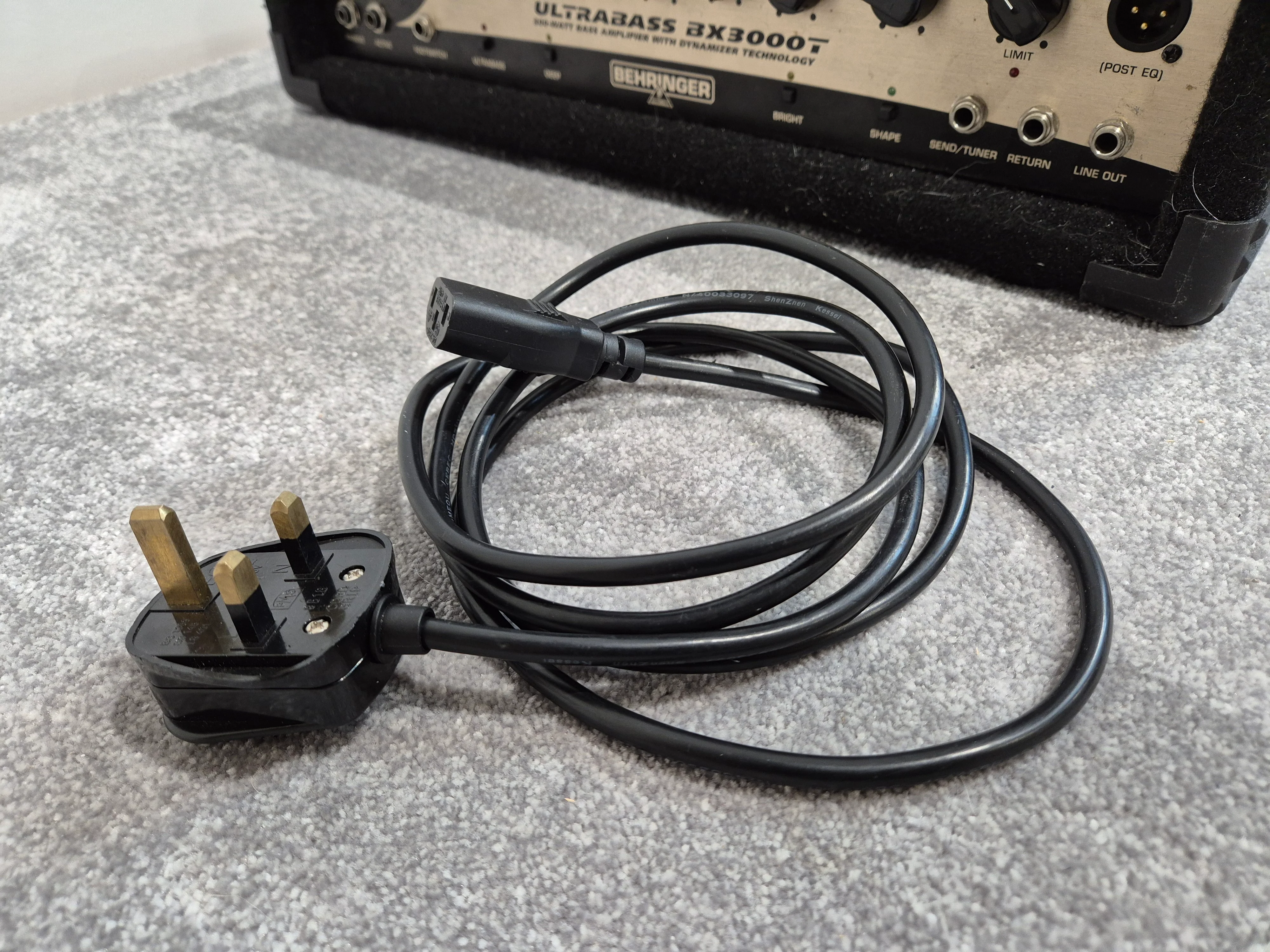 Behringer Ultrabass BX3000T - 300 Watt Bass Amplifier - Image 9