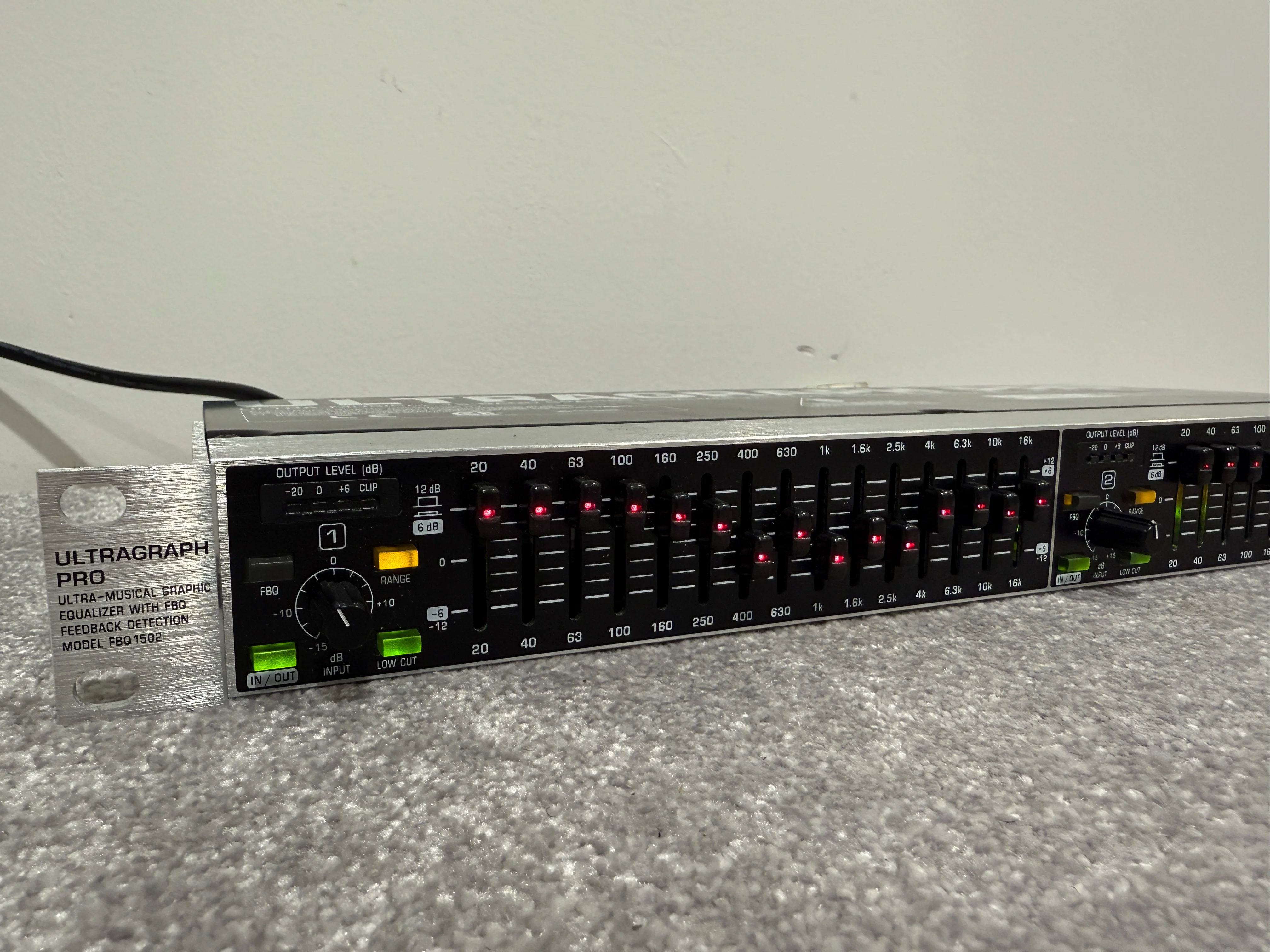 Behringer Ultragraph Pro - Graphic Equaliser (Rack Mountable) - Image 2