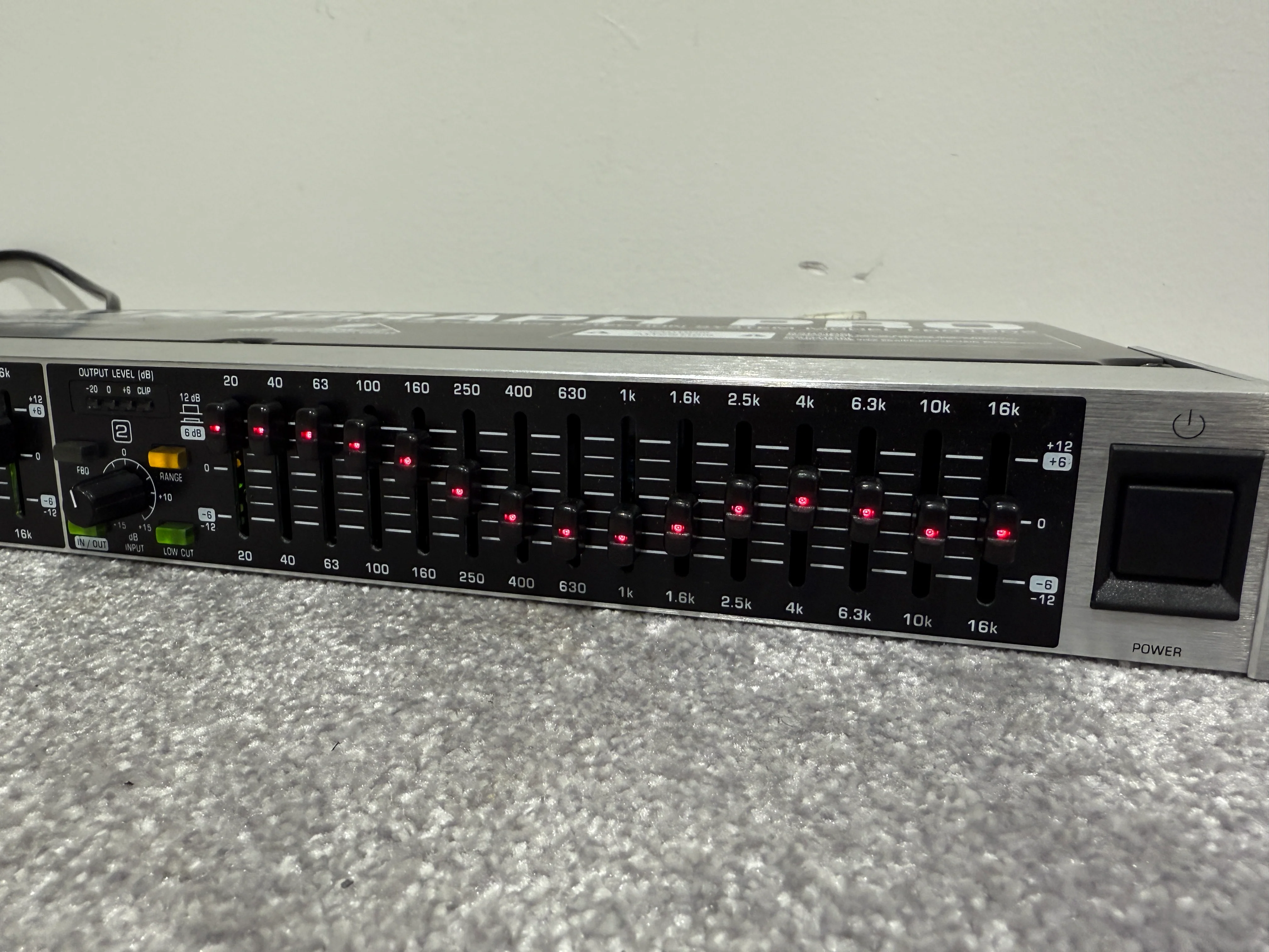 Behringer Ultragraph Pro - Graphic Equaliser (Rack Mountable) - Image 3