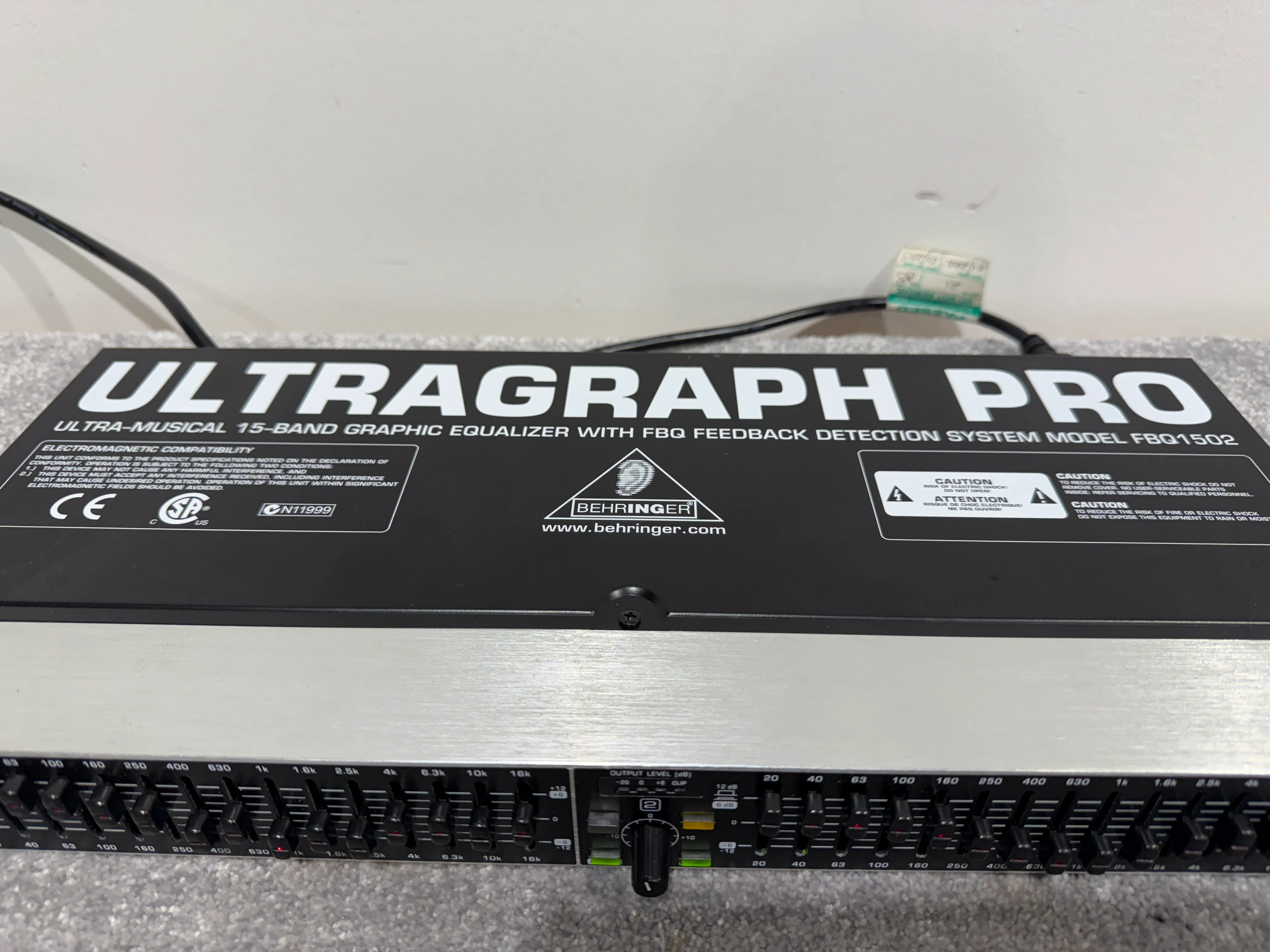 Behringer Ultragraph Pro - Graphic Equaliser (Rack Mountable) - Image 4