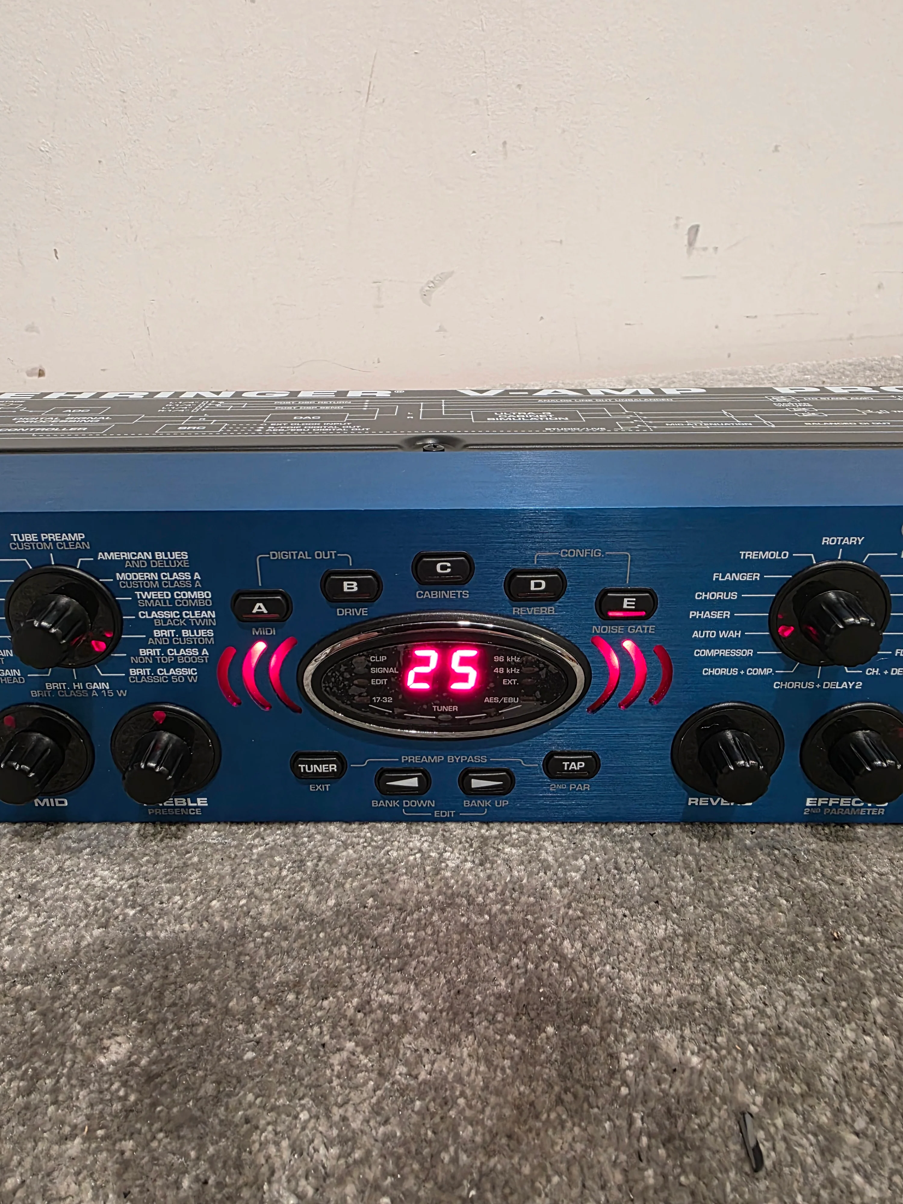 Behringer V-Amp Pro - Guitar Amplifier/Effects Processor - Blue - Excellent w/ Original Box - Image 3