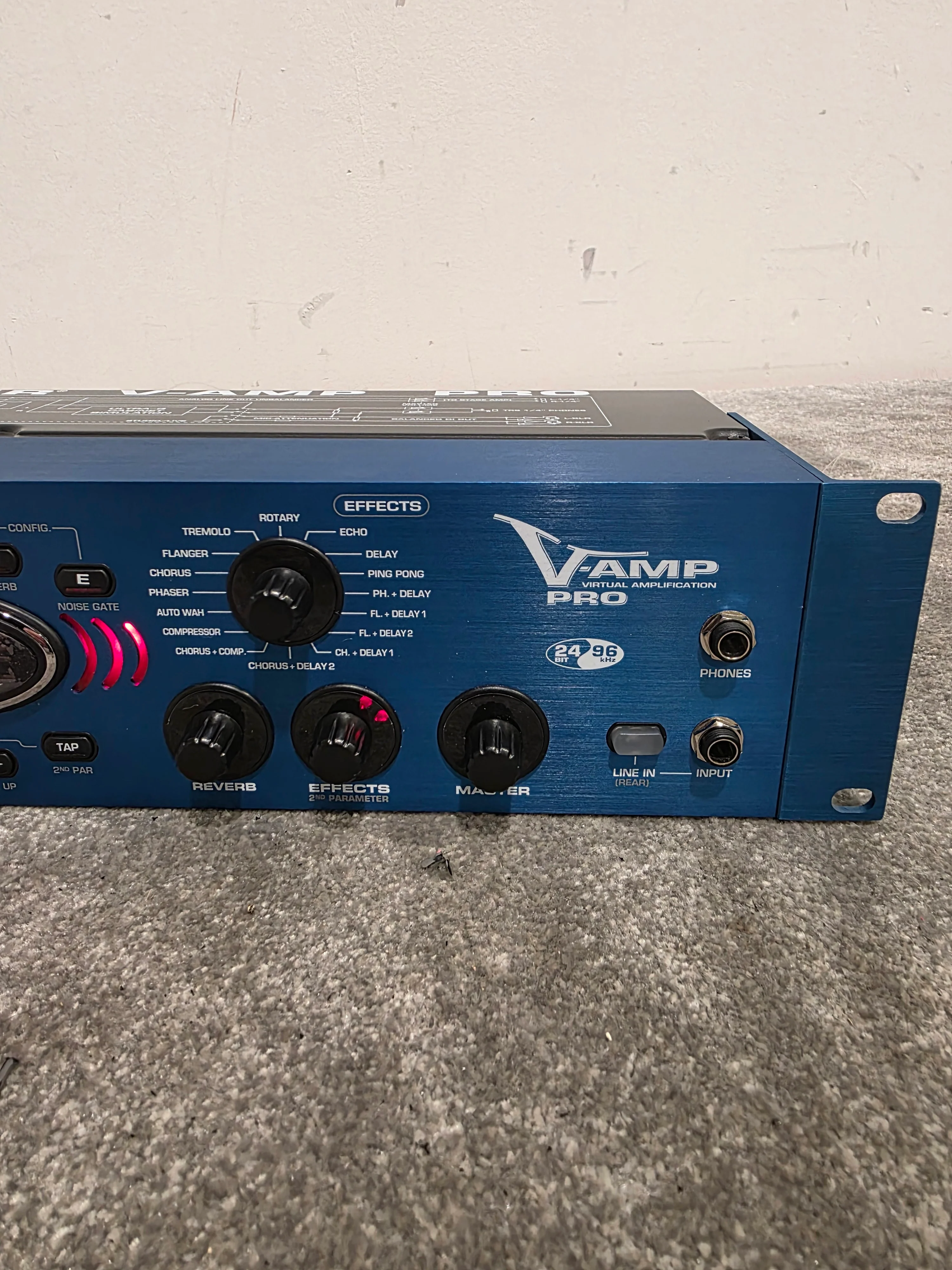 Behringer V-Amp Pro - Guitar Amplifier/Effects Processor - Blue - Excellent w/ Original Box - Image 4