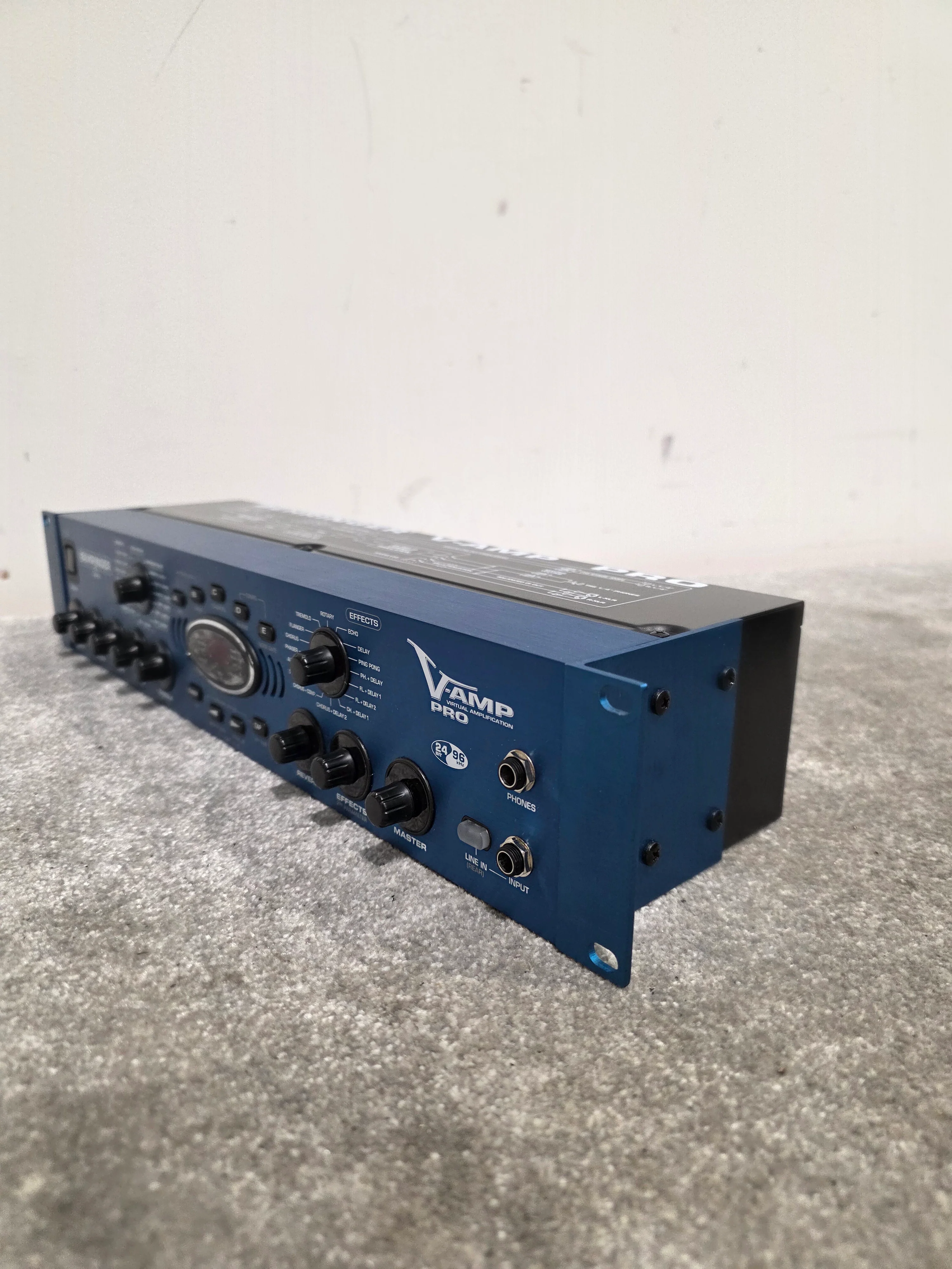 Behringer V-Amp Pro - Guitar Amplifier/Effects Processor - Blue - Excellent w/ Original Box - Image 5