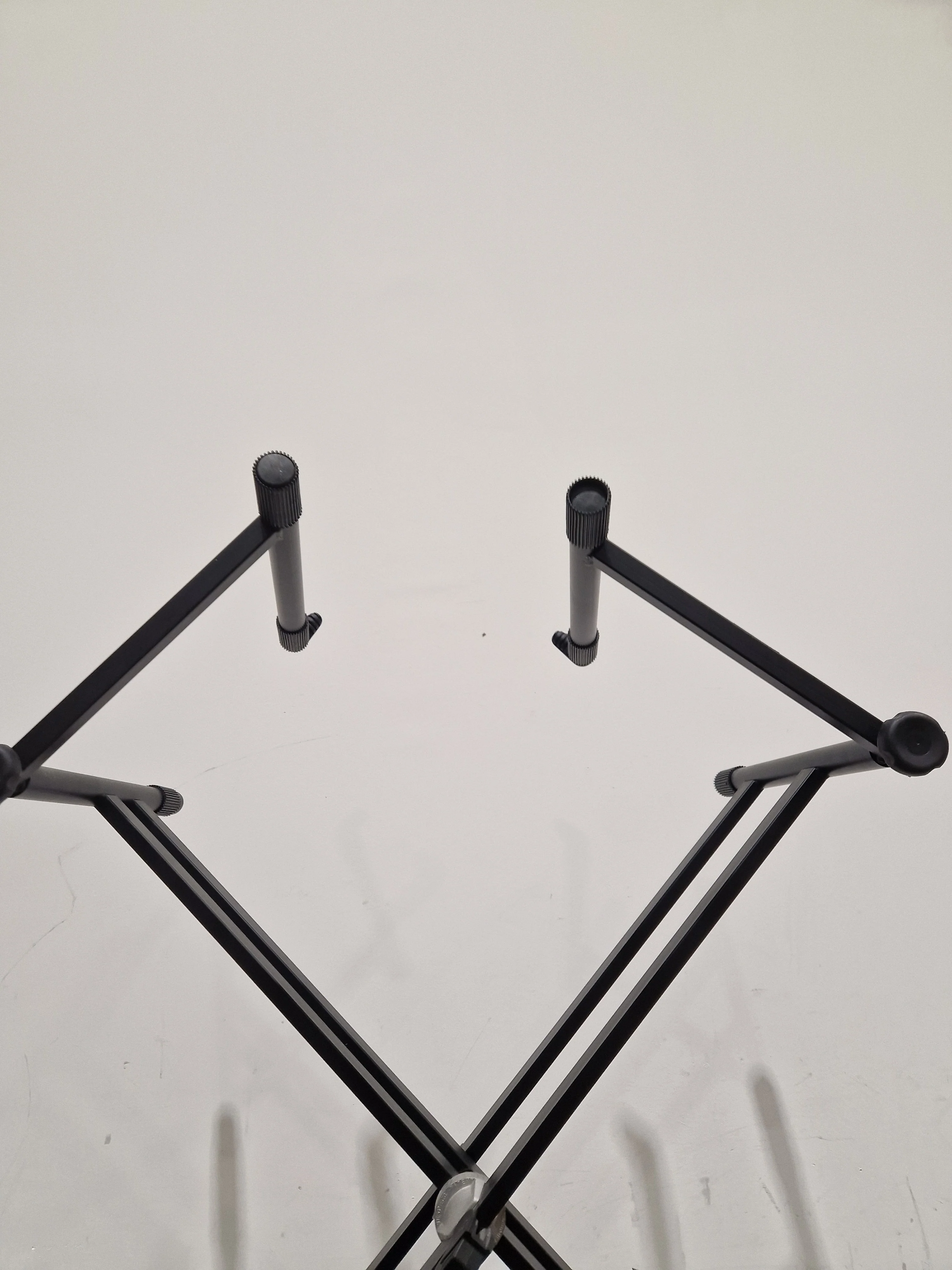Bespeco HX Quick Locking Keyboard Stand - Black – Keyboard Stand - Excellent - Image 3
