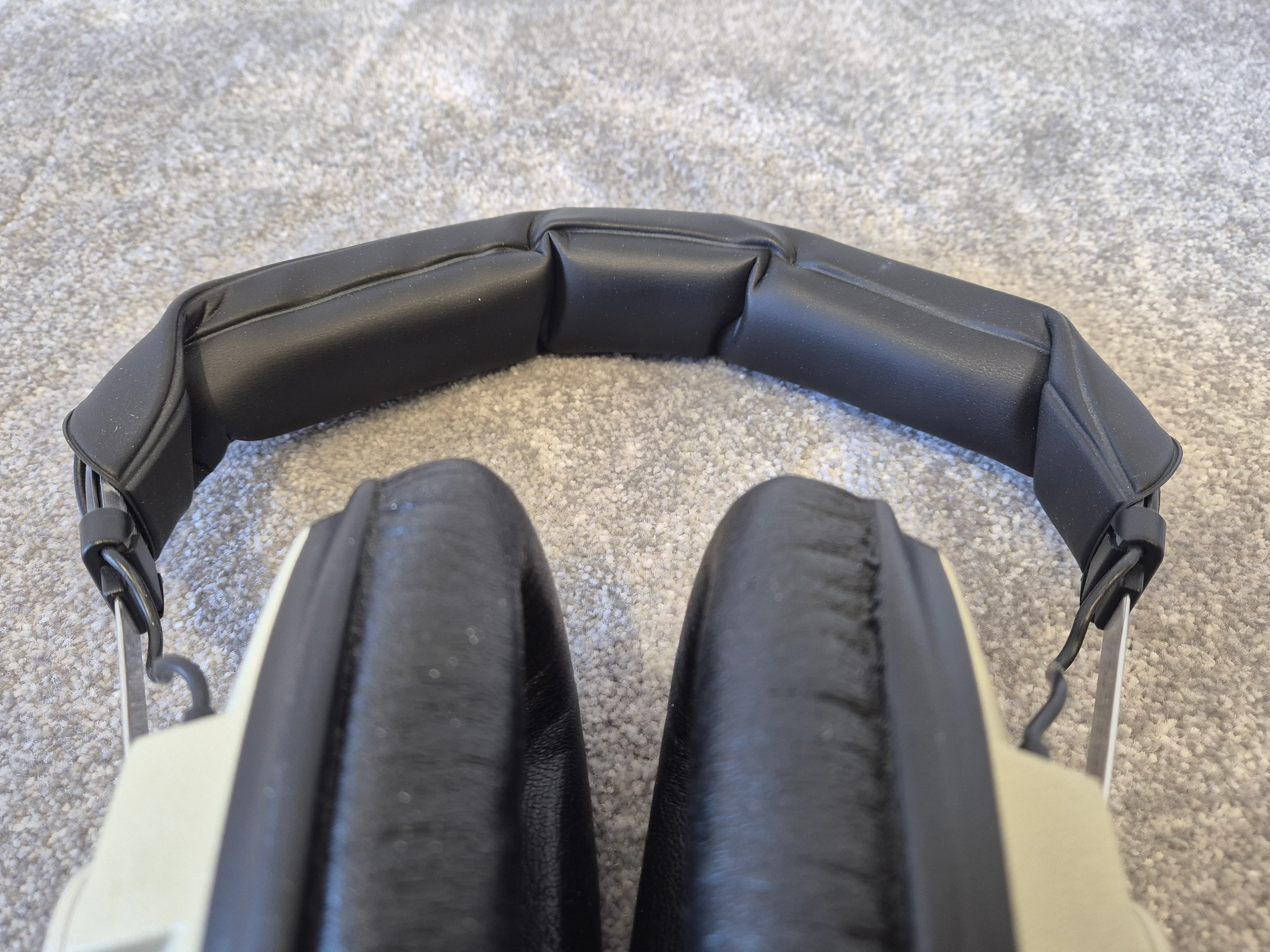 beyerdynamic DT 100 - Dynamic Studio Headphone w/ Original Box - Image 2