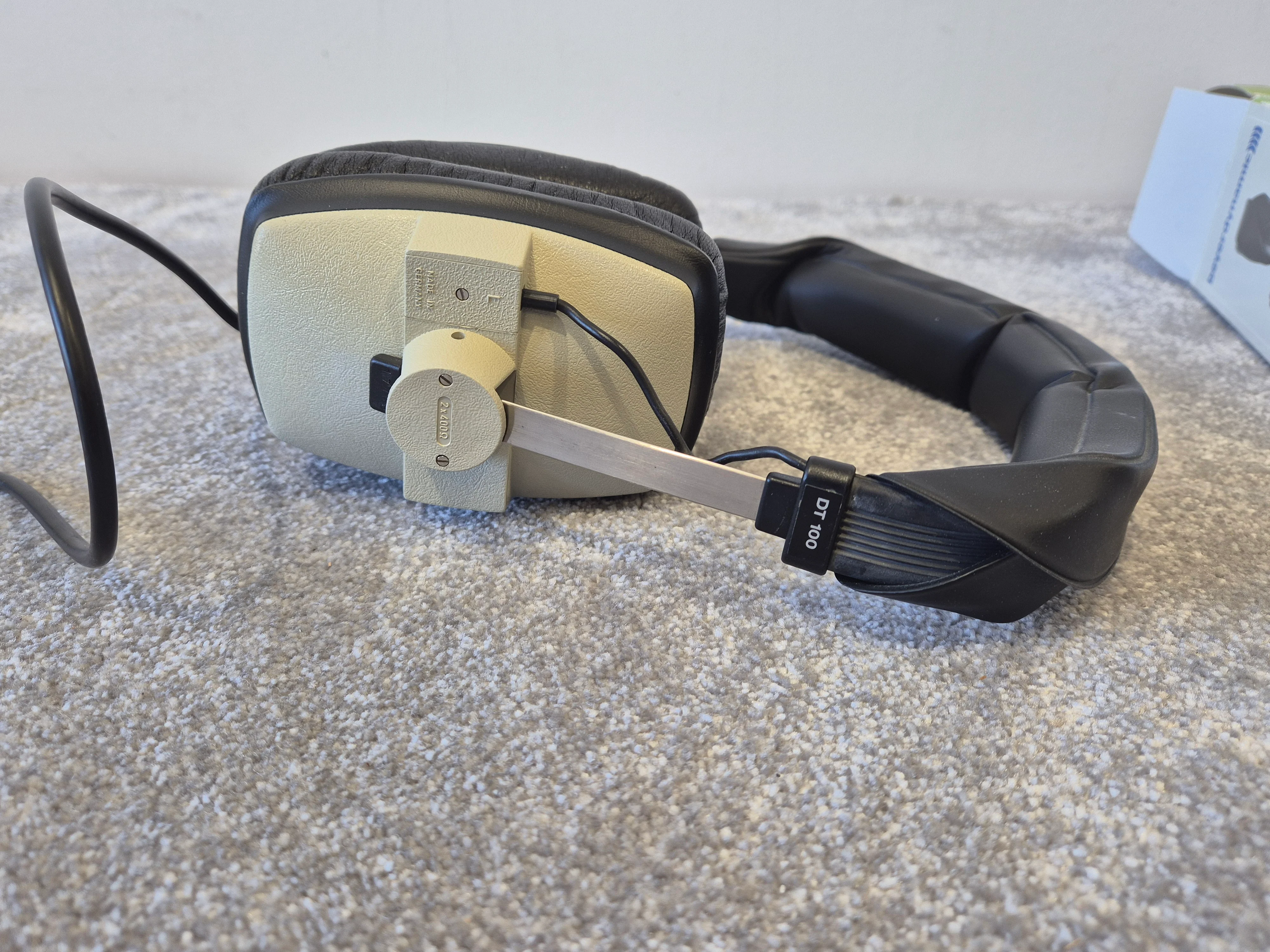 beyerdynamic DT 100 - Dynamic Studio Headphone w/ Original Box - Image 3
