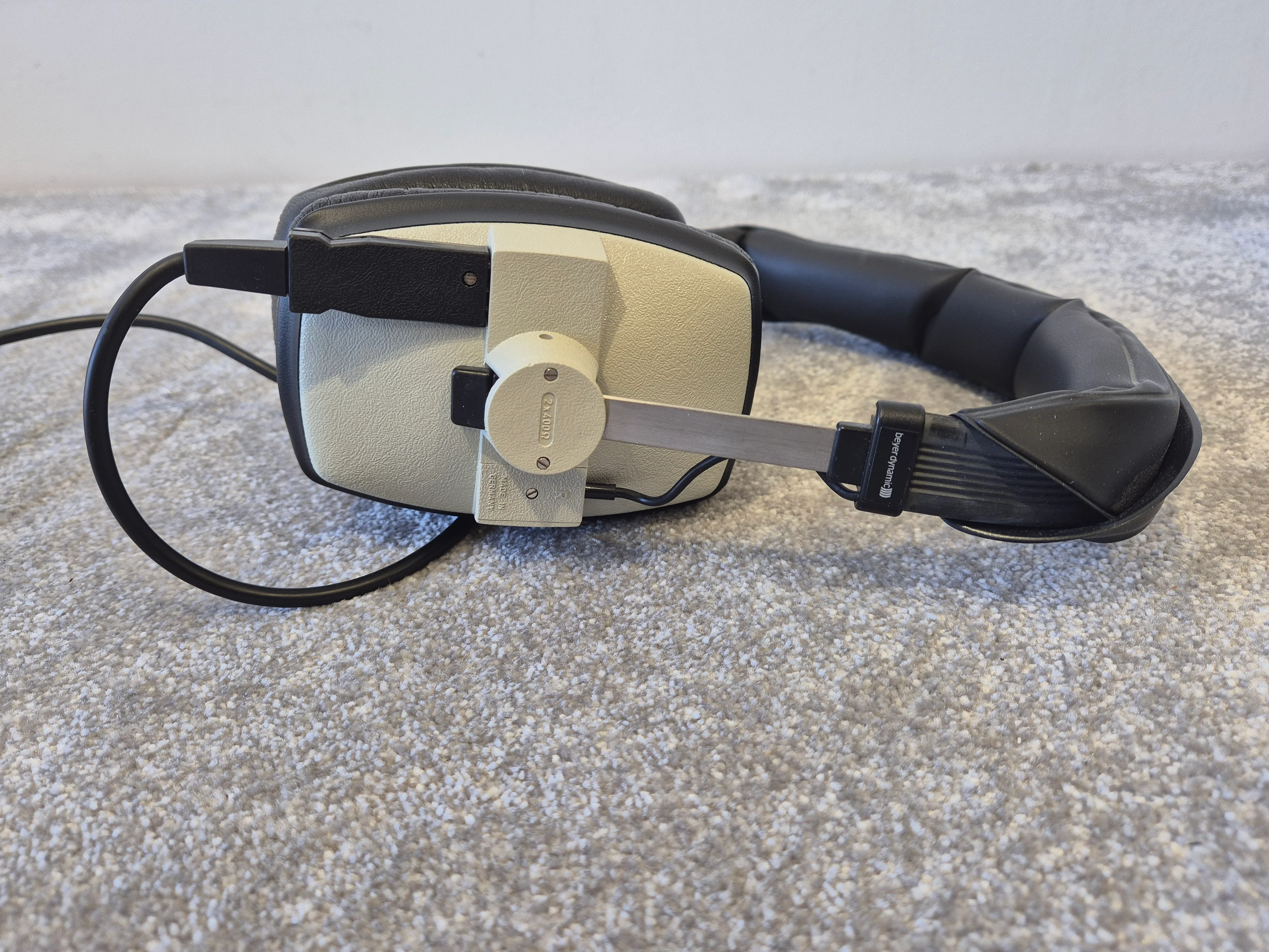 beyerdynamic DT 100 - Dynamic Studio Headphone w/ Original Box - Image 4