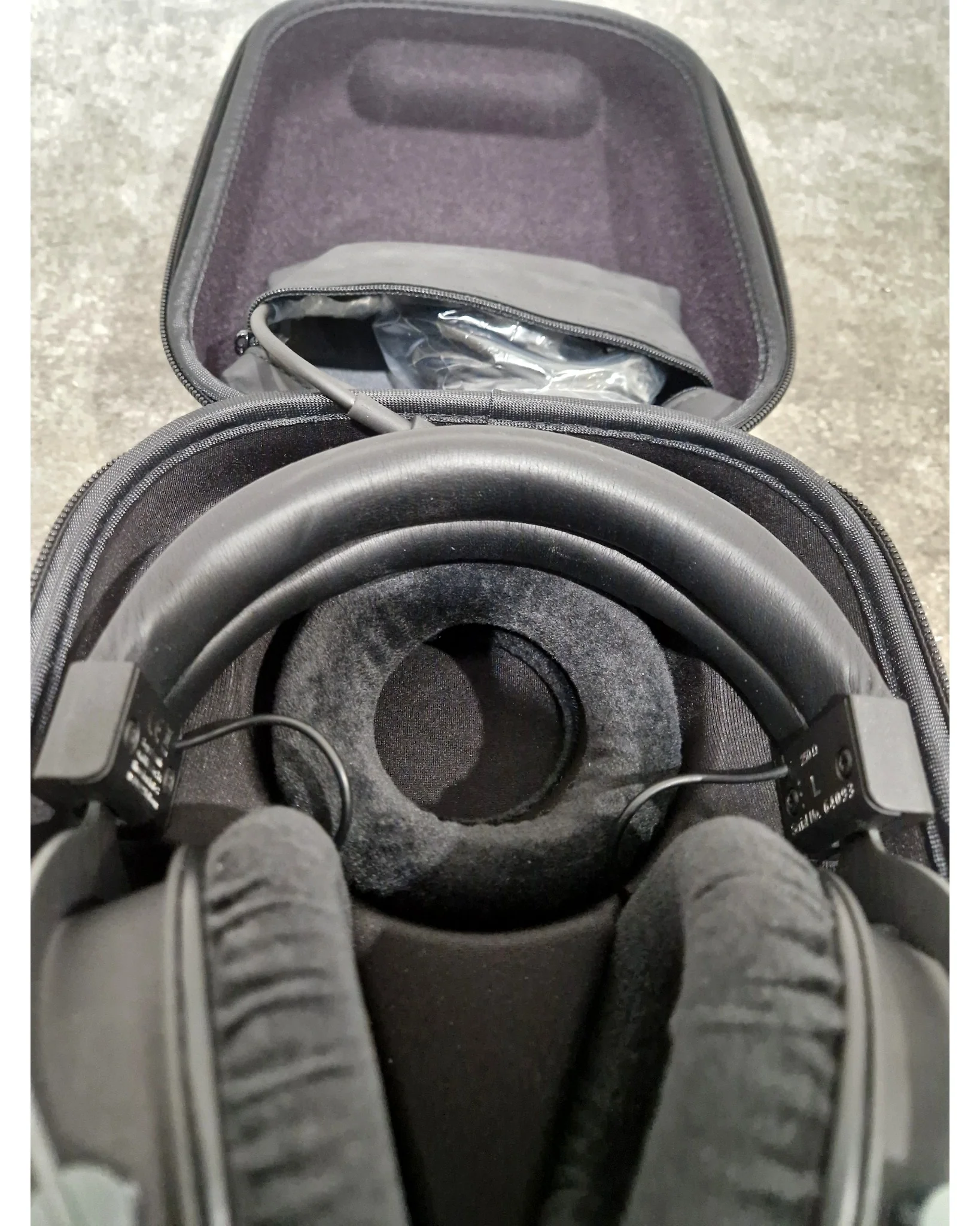 Beyerdynamic DT 1990 PRO - Headphones - Black - Excellent w/ Soft Case & Cables - Image 12
