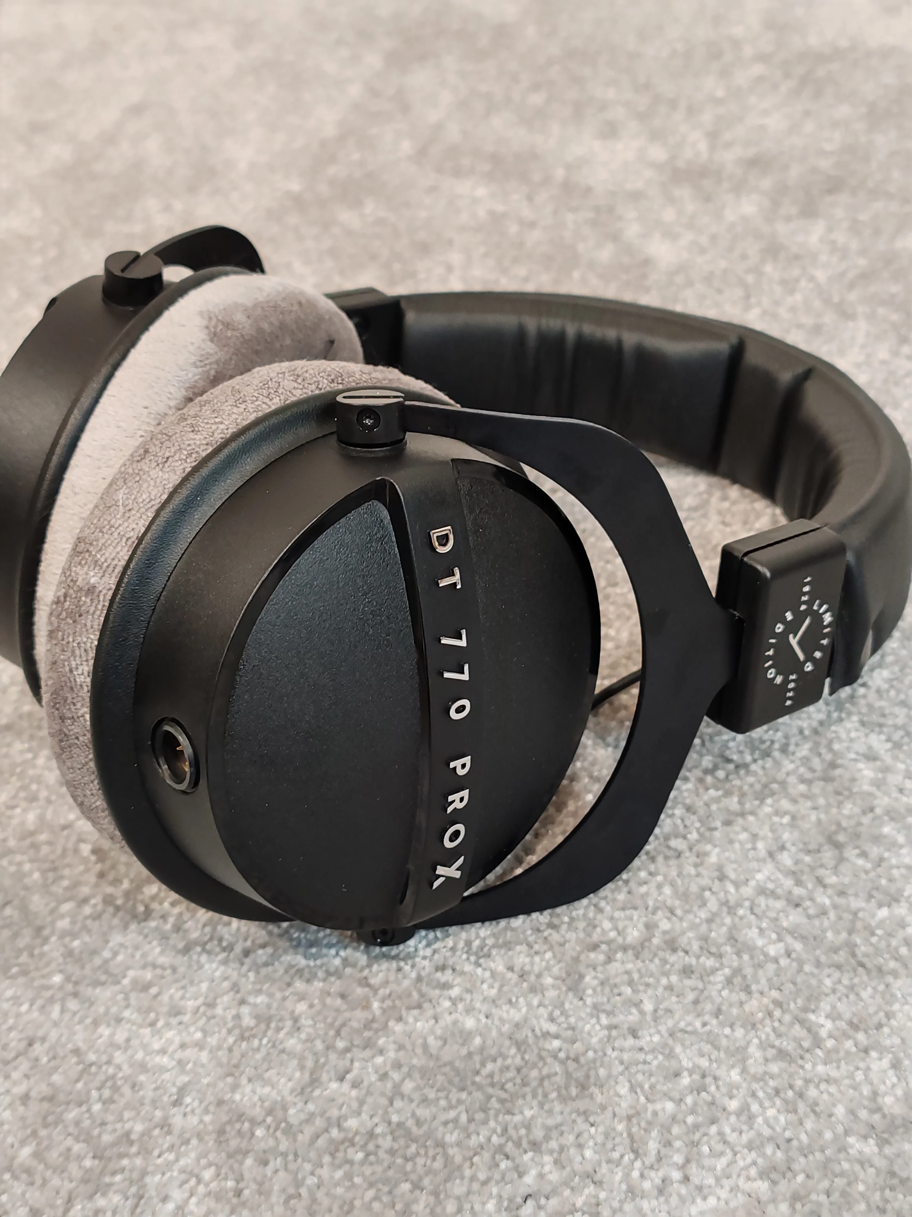 Beyerdynamic DT 770 Pro X Limited Edition Pro Studio Headphones - Image 2