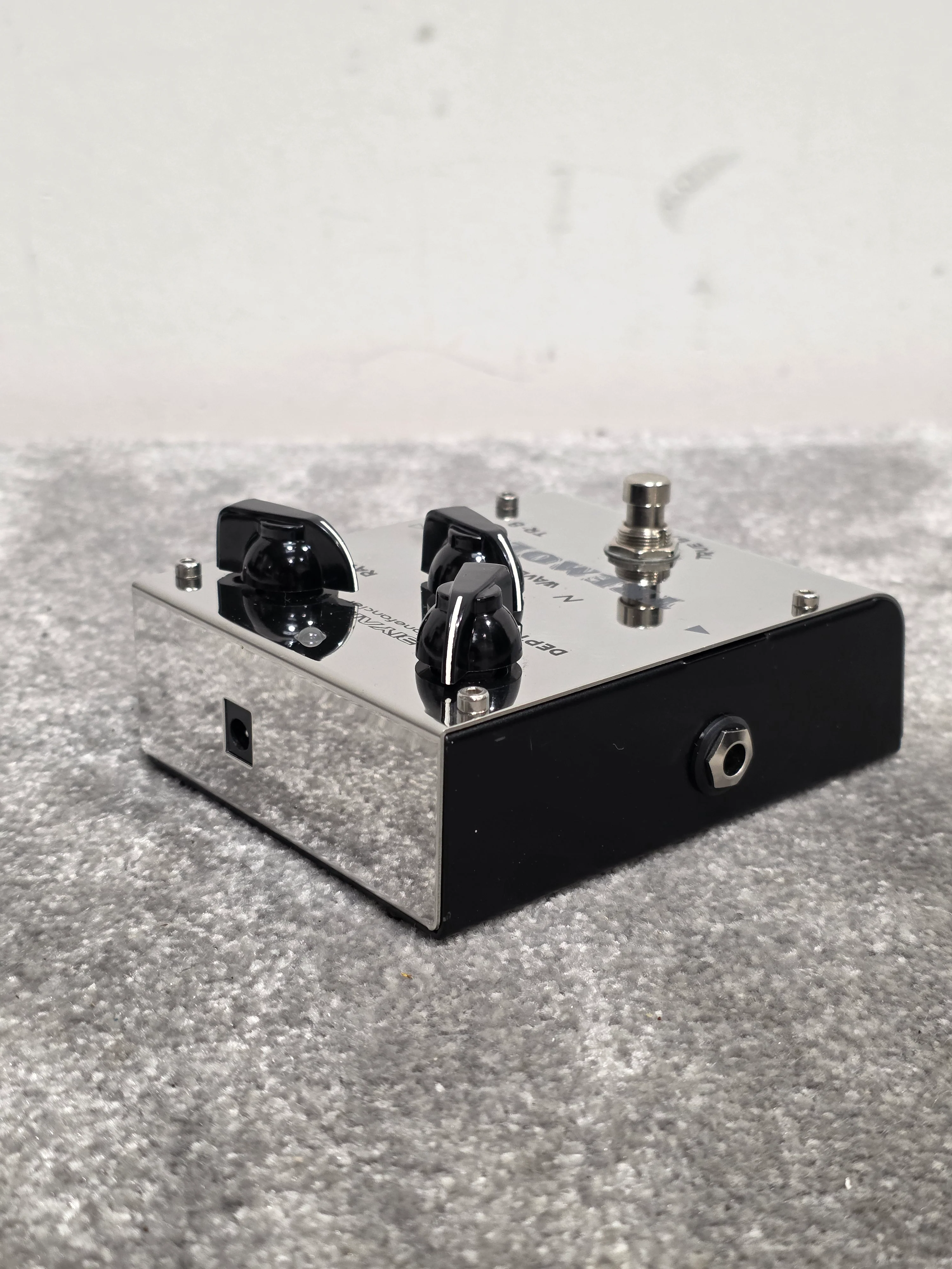 Biyang TR-8 Tremolo - Guitar Effects Pedal - Excellent - Image 3