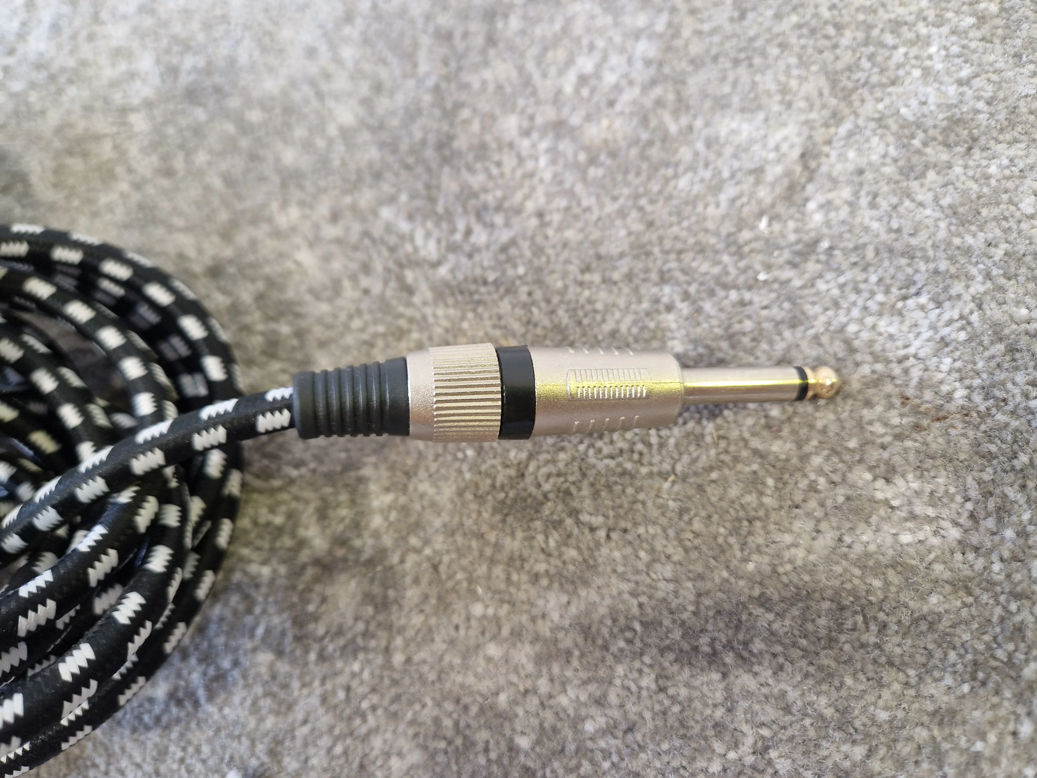 5M Black & White Patterned Guitar Cables Pair – Noise-Resistant Shielding – Excellent - Image 2