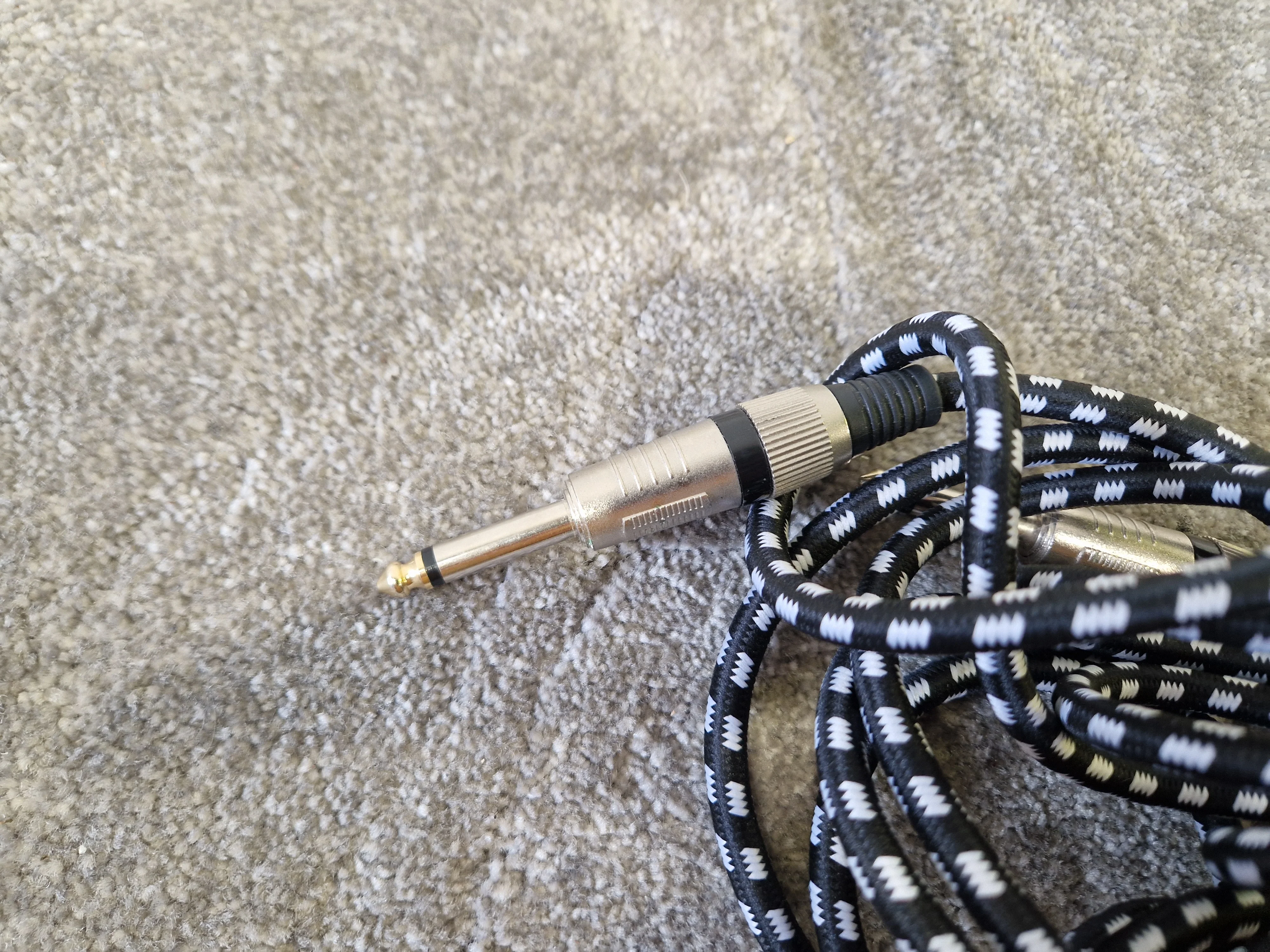5M Black & White Patterned Guitar Cables Pair – Noise-Resistant Shielding – Excellent - Image 6