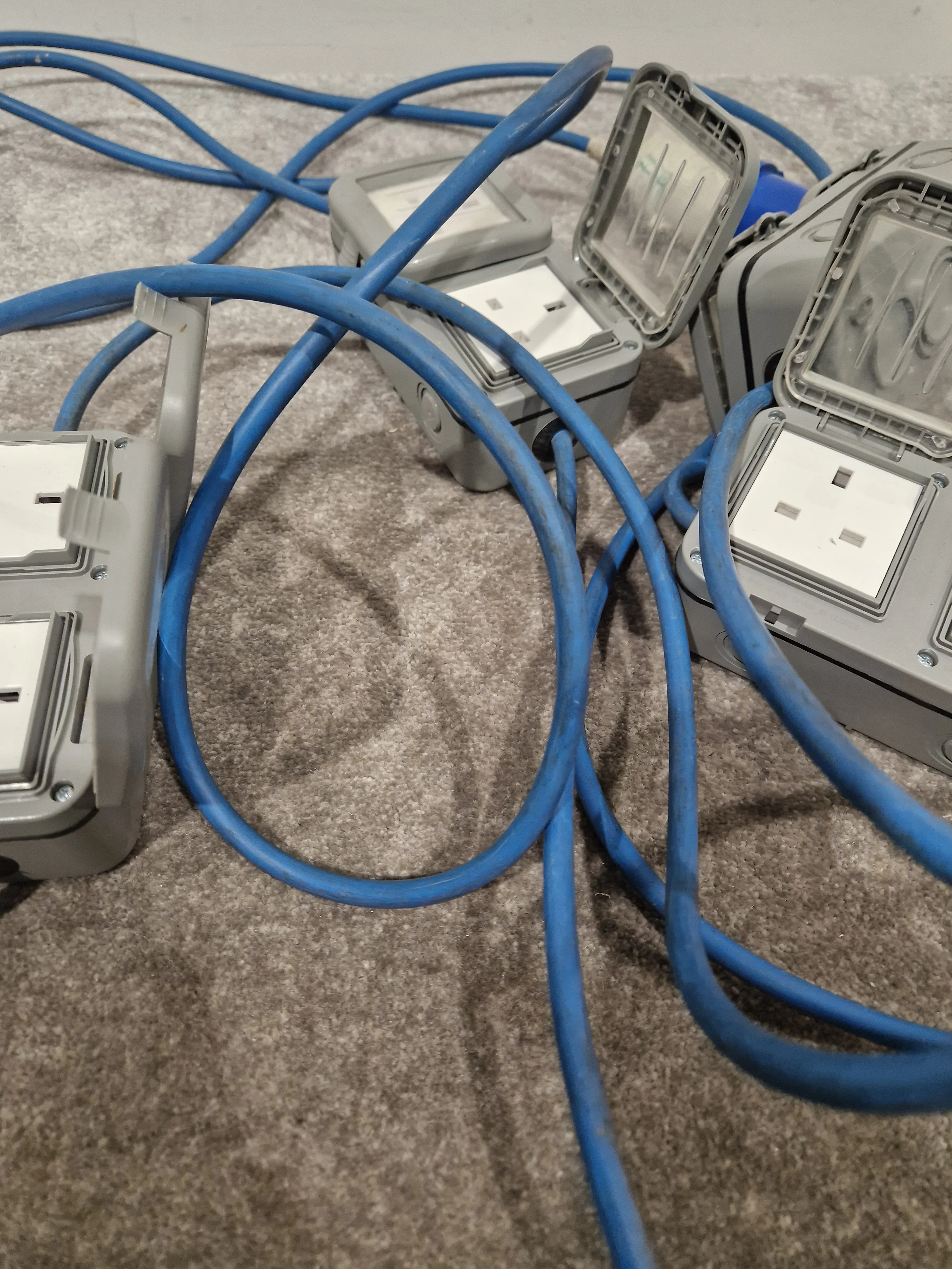 Blue CEE Industrial Plug to 5× Dual UK Socket Distribution Lead - Rugged Industrial Design - Good - Image 11