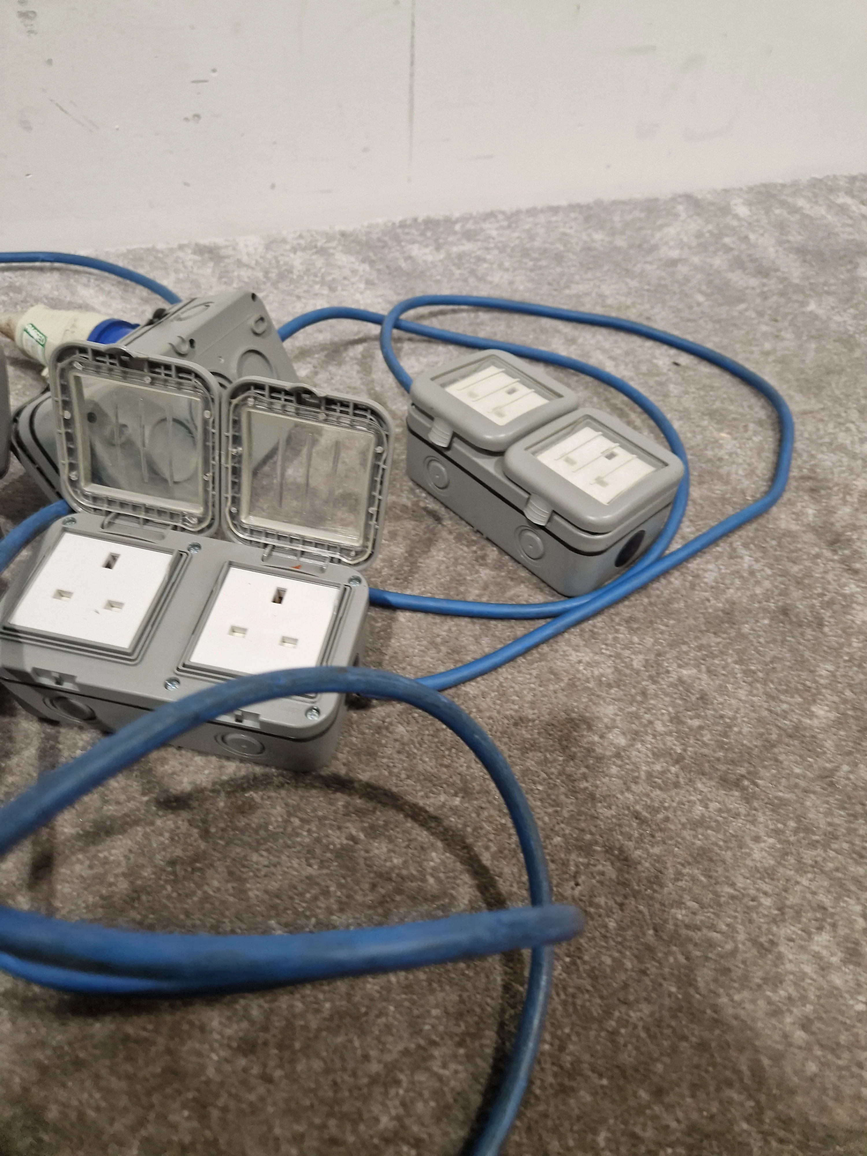 Blue CEE Industrial Plug to 5× Dual UK Socket Distribution Lead - Rugged Industrial Design - Good - Image 2