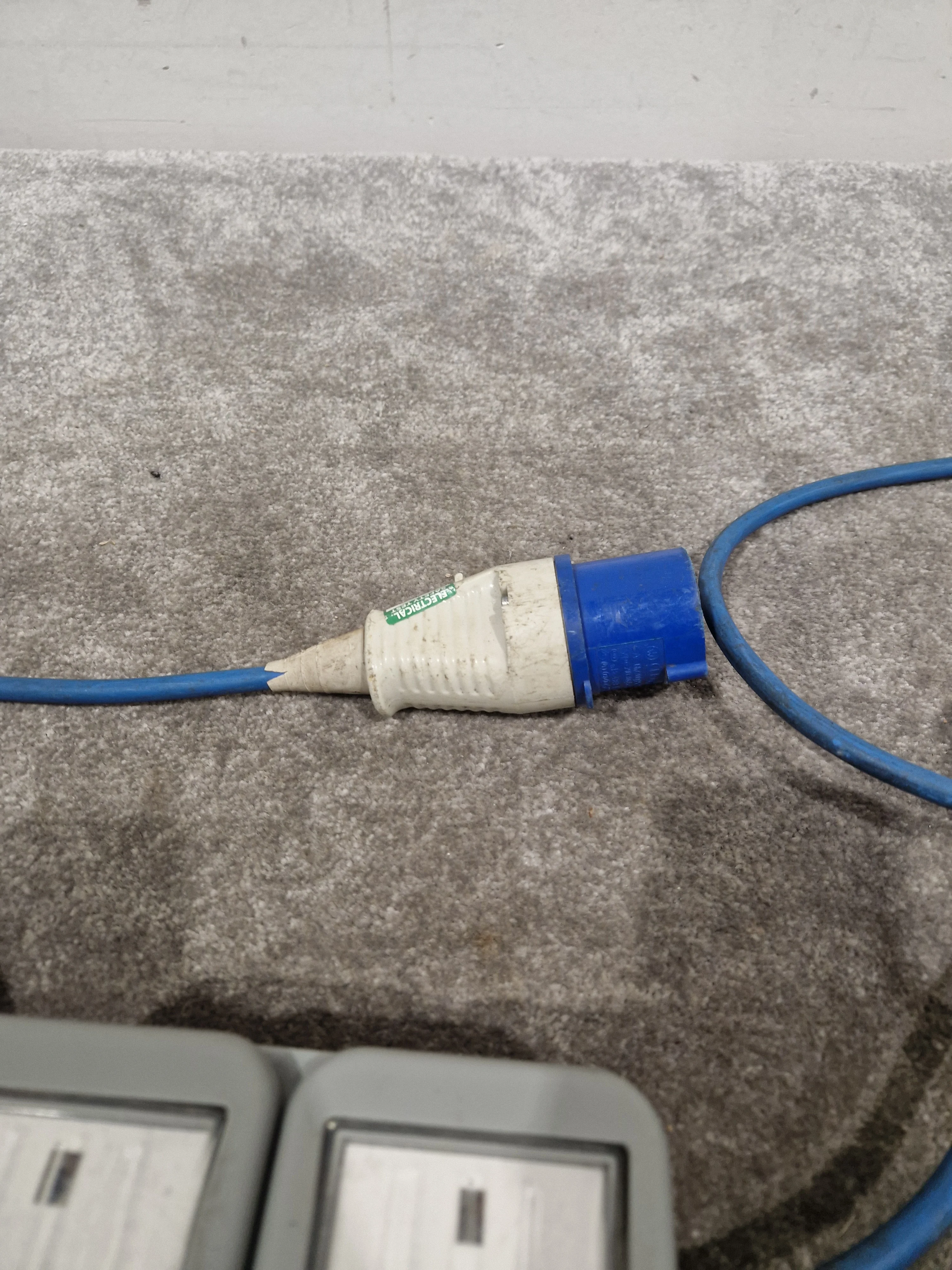 Blue CEE Industrial Plug to 5× Dual UK Socket Distribution Lead - Rugged Industrial Design - Good - Image 4