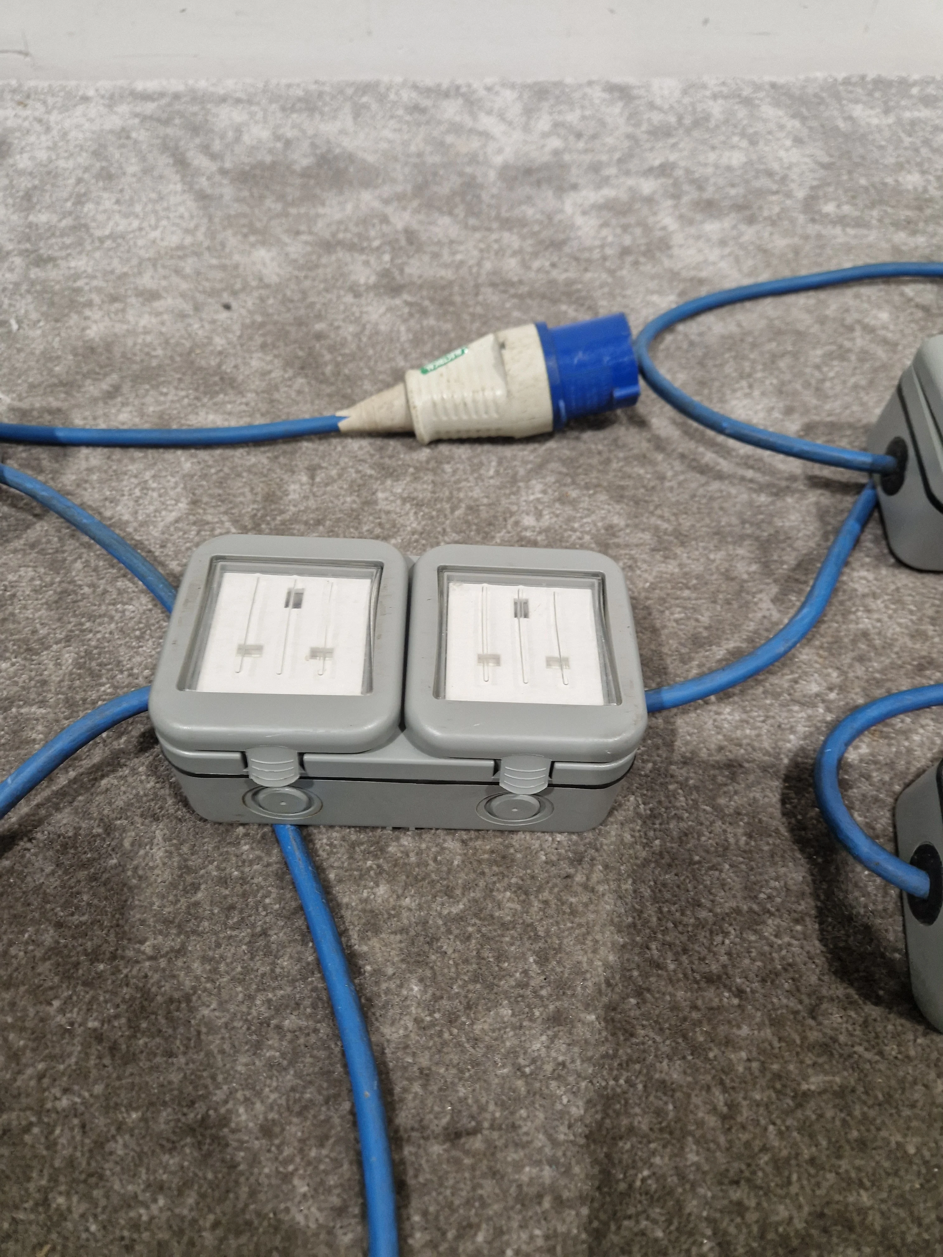 Blue CEE Industrial Plug to 5× Dual UK Socket Distribution Lead - Rugged Industrial Design - Good - Image 6