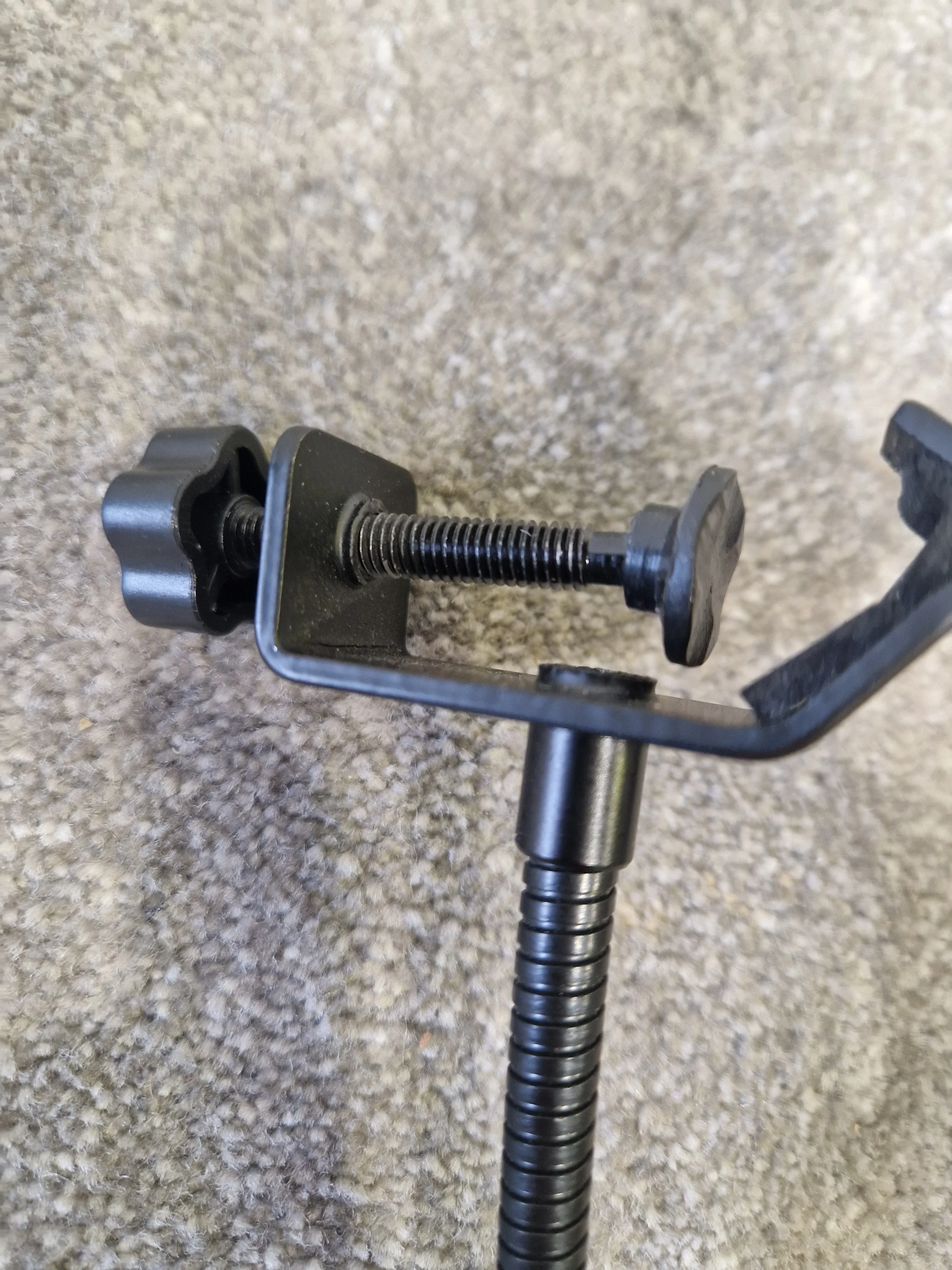 Microphone Pop Filter – Adjustable Reach, Desk Clamp – Very Good - Image 2