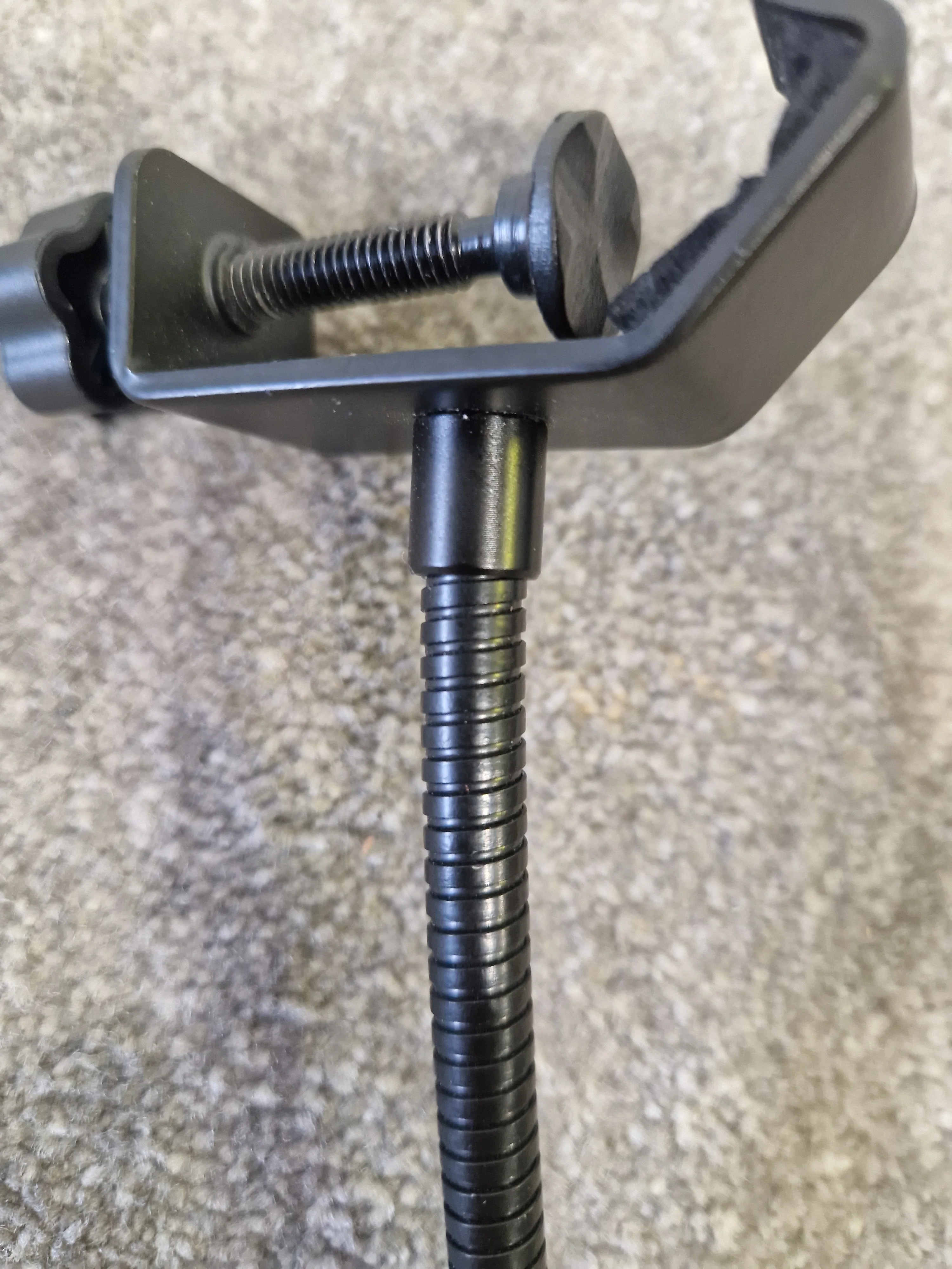 Microphone Pop Filter – Adjustable Reach, Desk Clamp – Very Good - Image 3