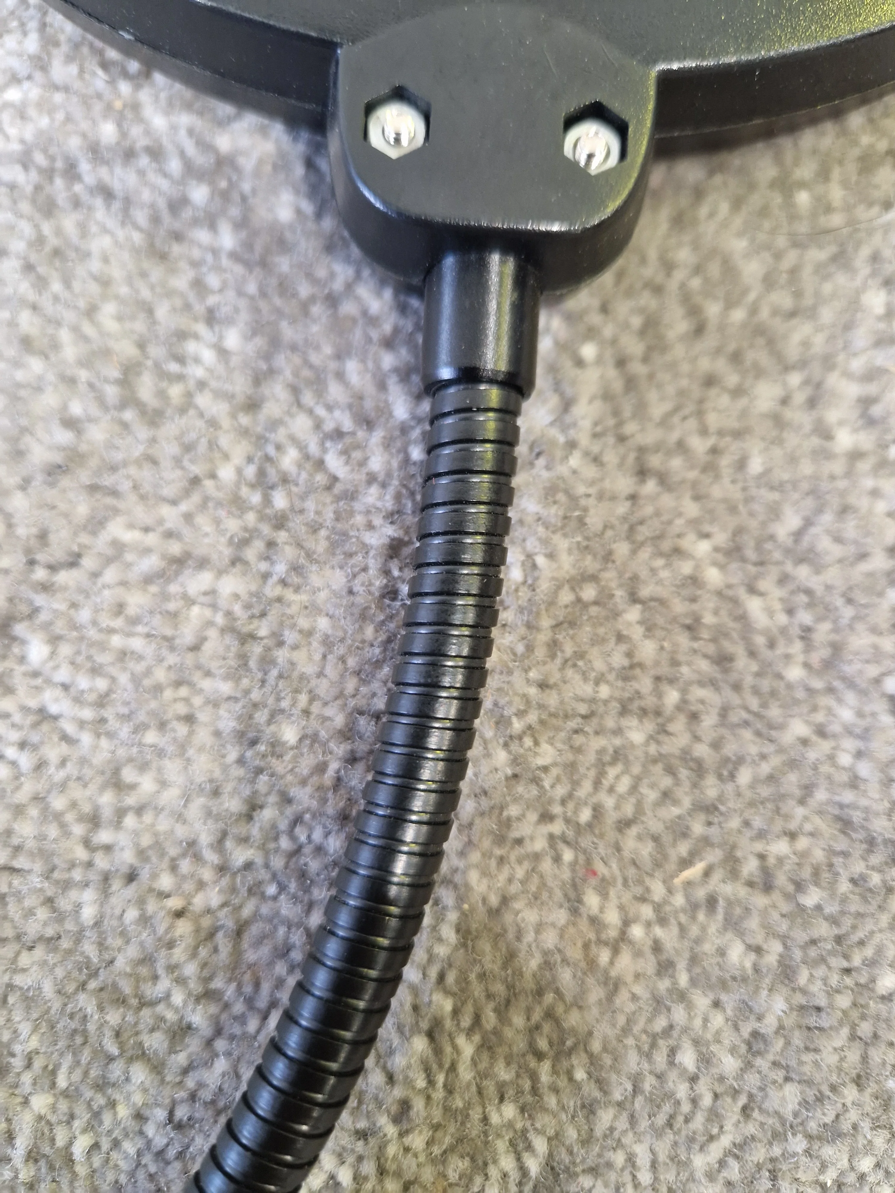 Microphone Pop Filter – Adjustable Reach, Desk Clamp – Very Good - Image 4