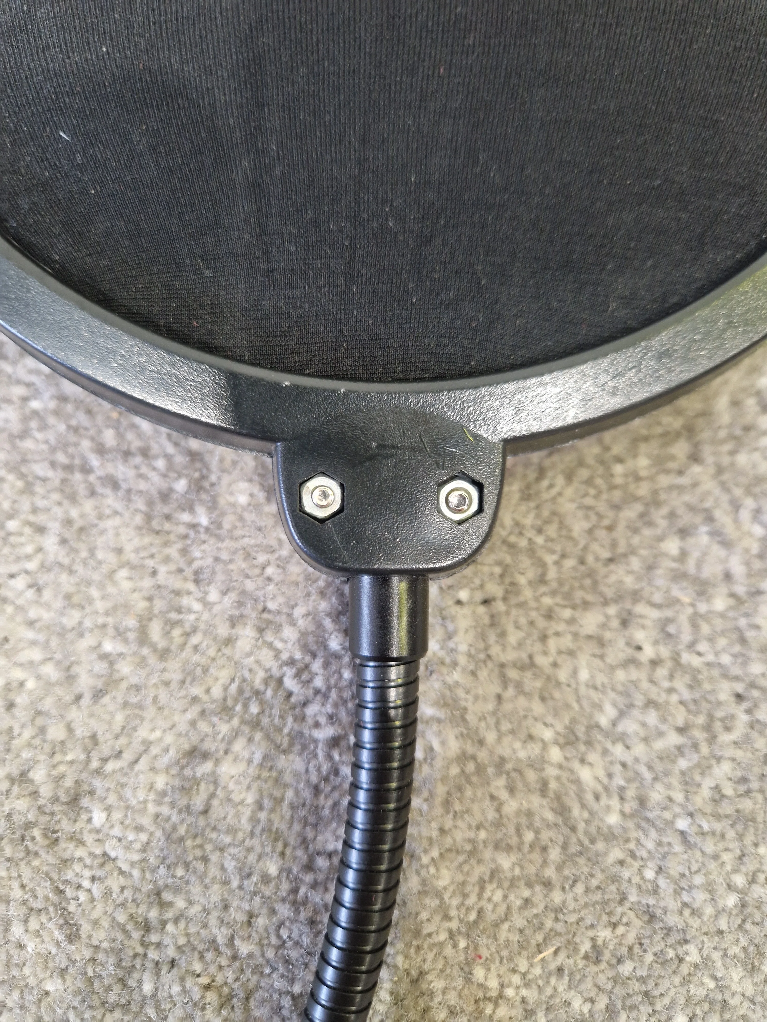 Microphone Pop Filter – Adjustable Reach, Desk Clamp – Very Good - Image 7