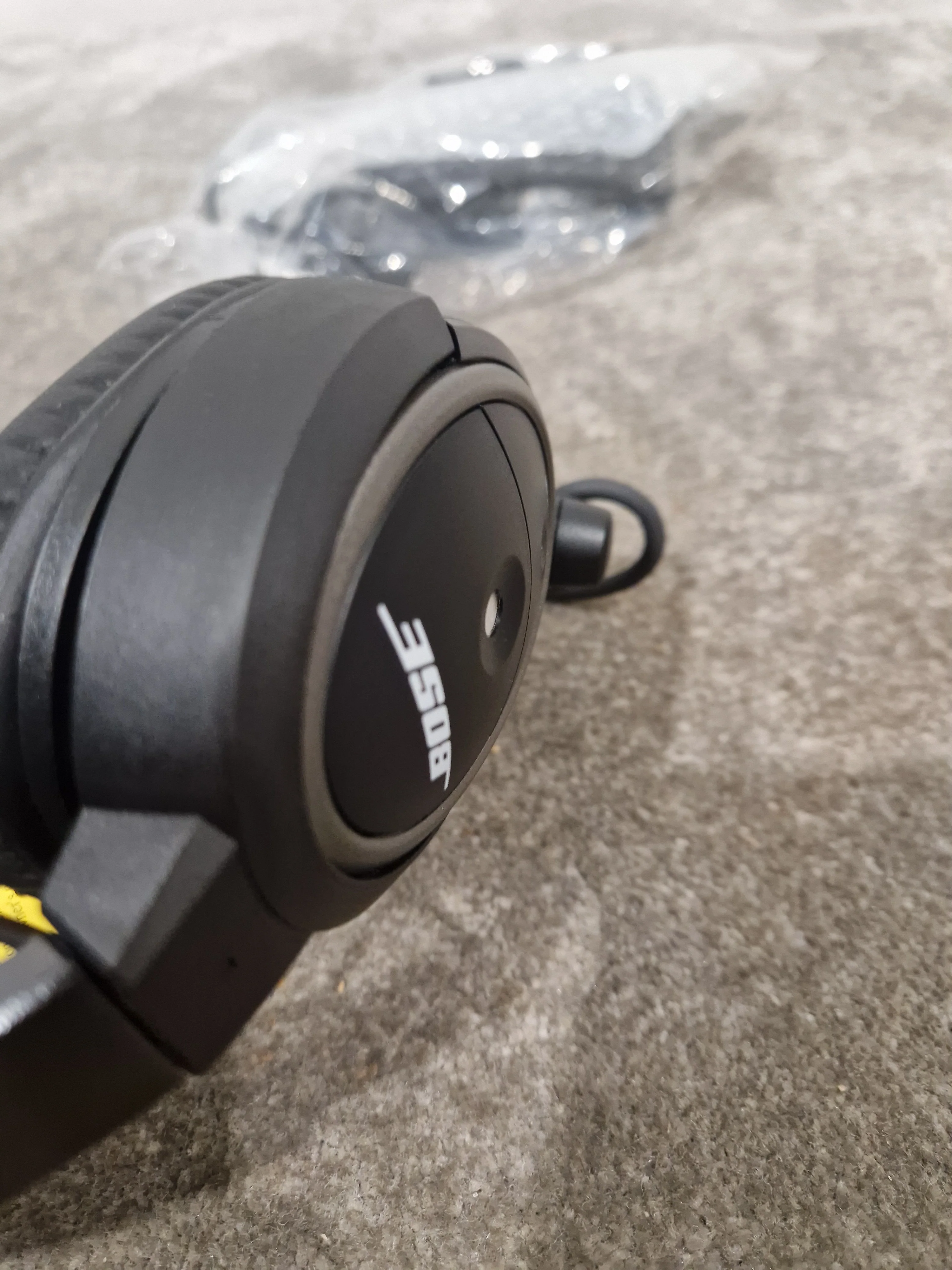 Bose A20 U-174 Non-Bluetooth Version Black Headset - Superior Noise Reduction - Like New w/ Original Box - Image 4