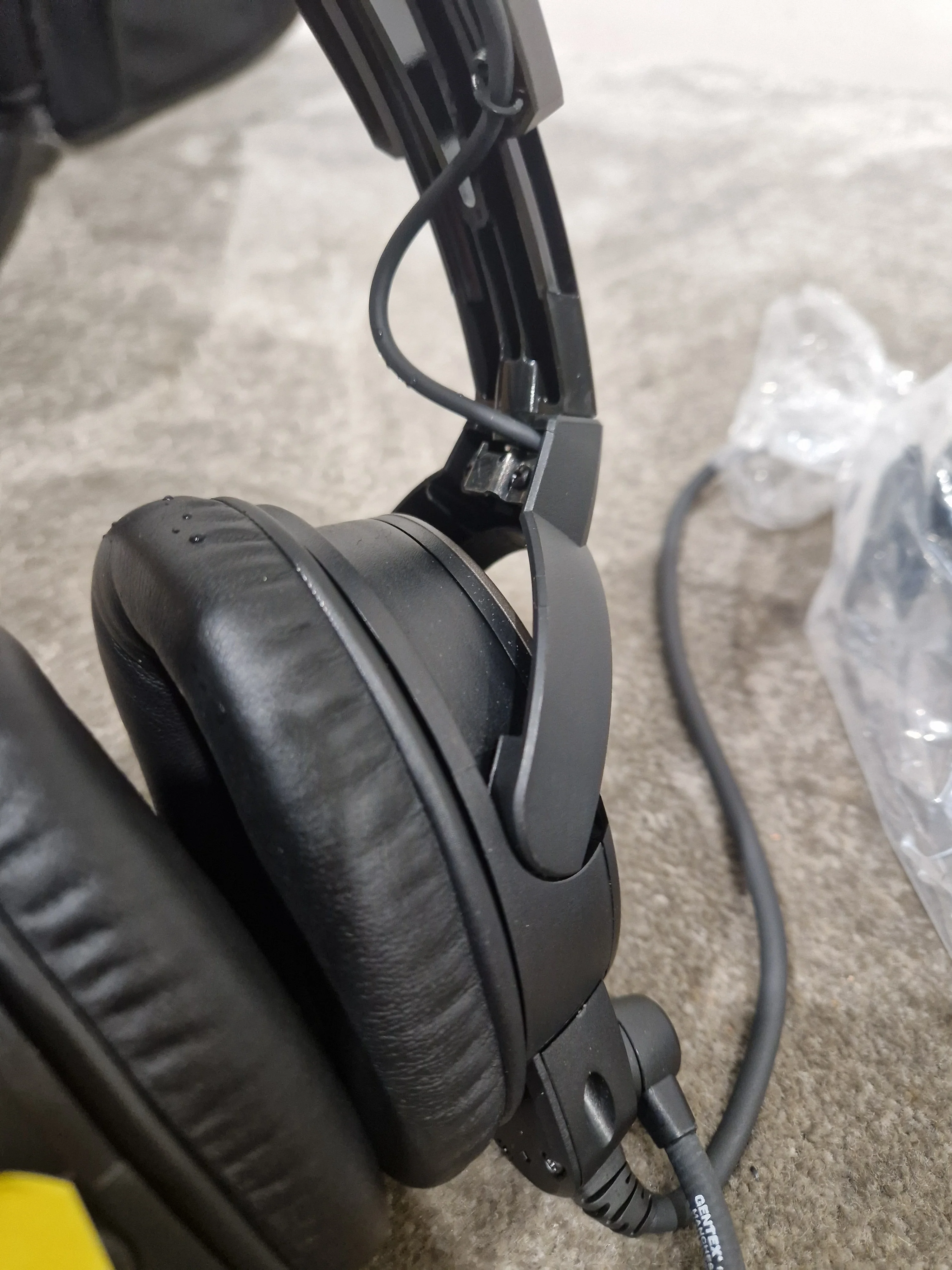 Bose A20 U-174 Non-Bluetooth Version Black Headset - Superior Noise Reduction - Like New w/ Original Box - Image 8