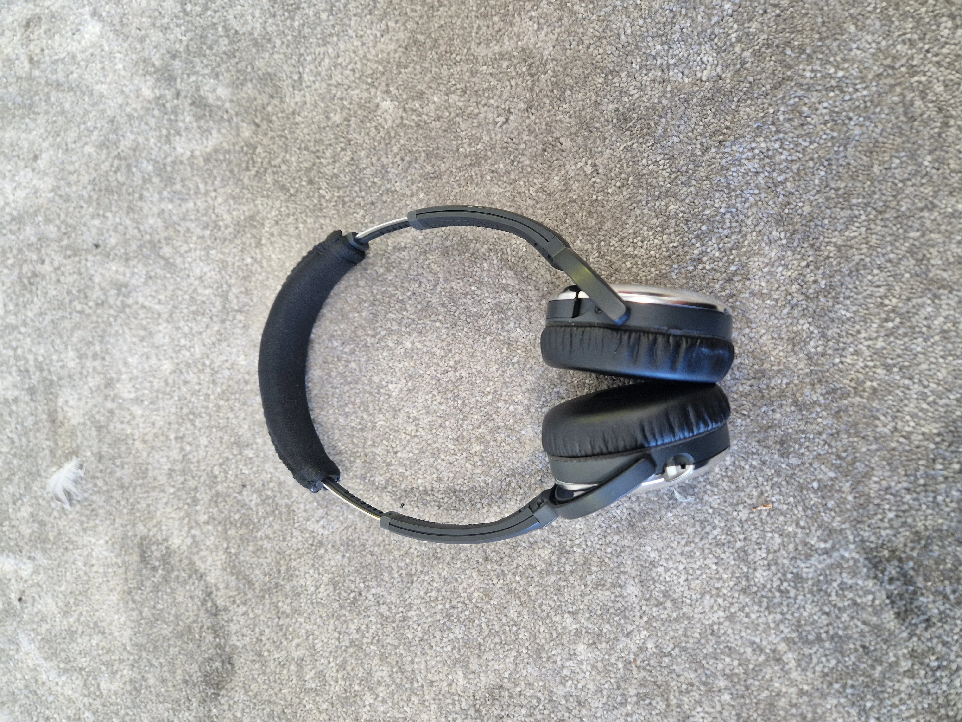 Bose QuietComfort 3 On-Ear Noise Cancelling Headphones - Very Good w/ Soft Case and Original Box - Image 3