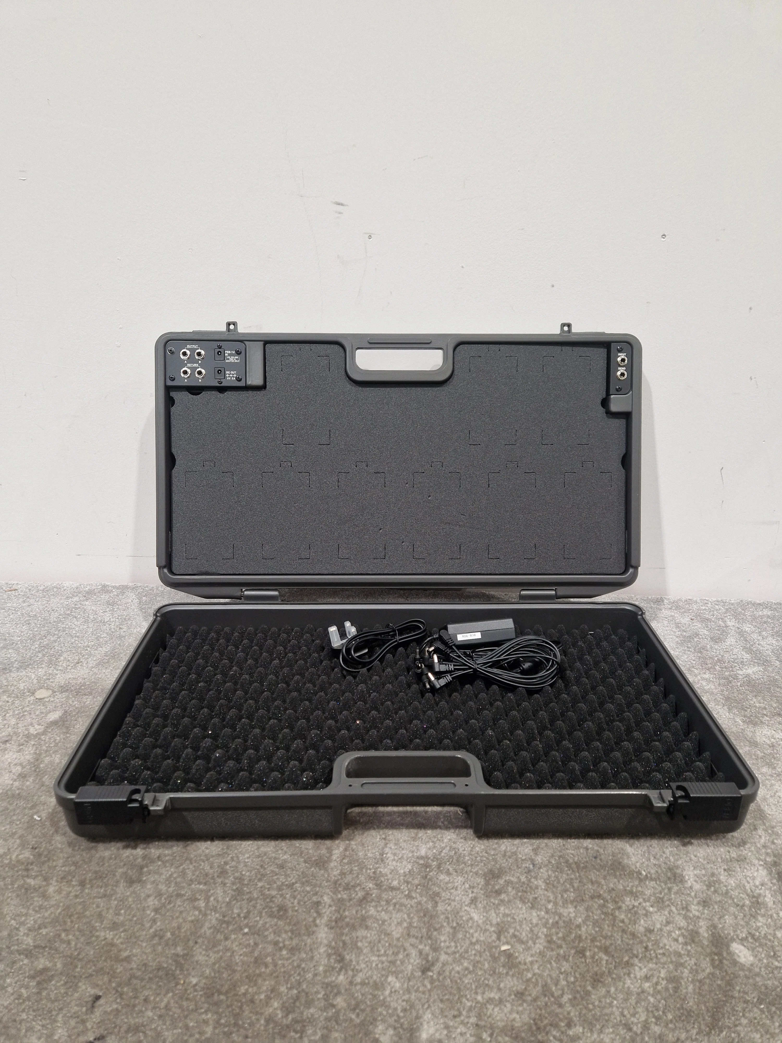 Boss BCB-90X Deluxe Pedalboard - Versatile Effects Management - Excellent w/ Power Supply - Image 5